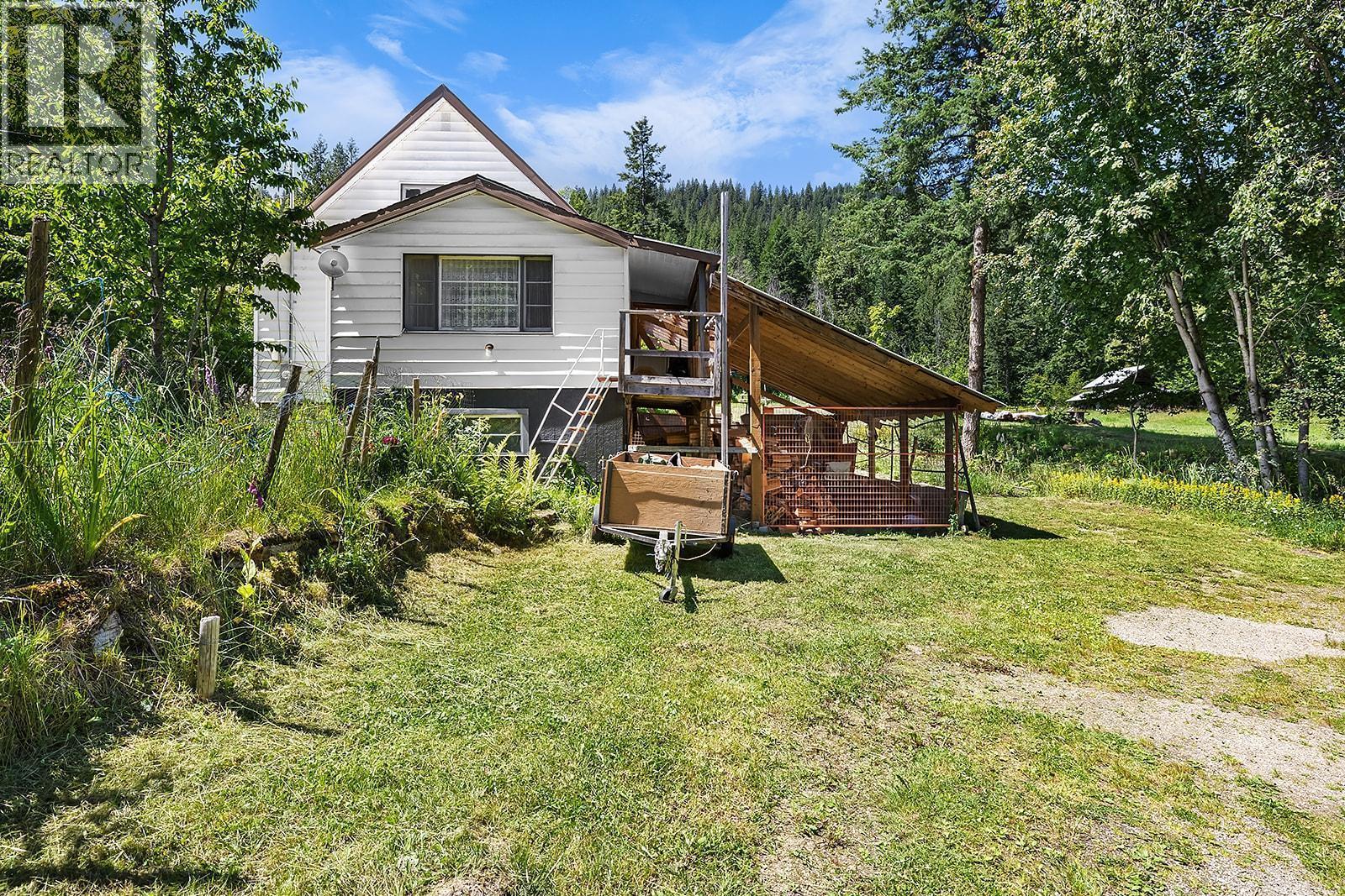 15781 Peters Road, Crawford Bay, British Columbia  V0B 1E0 - Photo 3 - 10372482