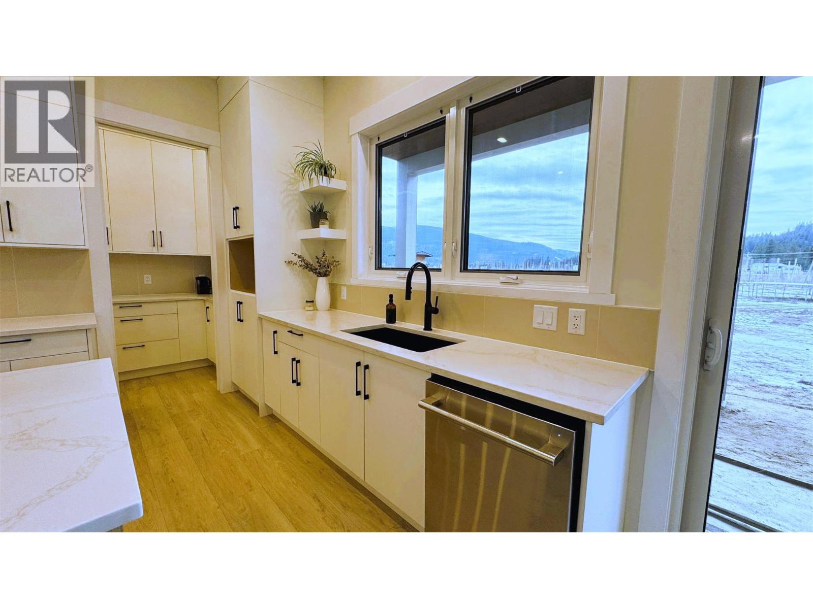 8077 Donaldson Drive, Grand Forks, British Columbia  V0H 1H0 - Photo 10 - 10373047