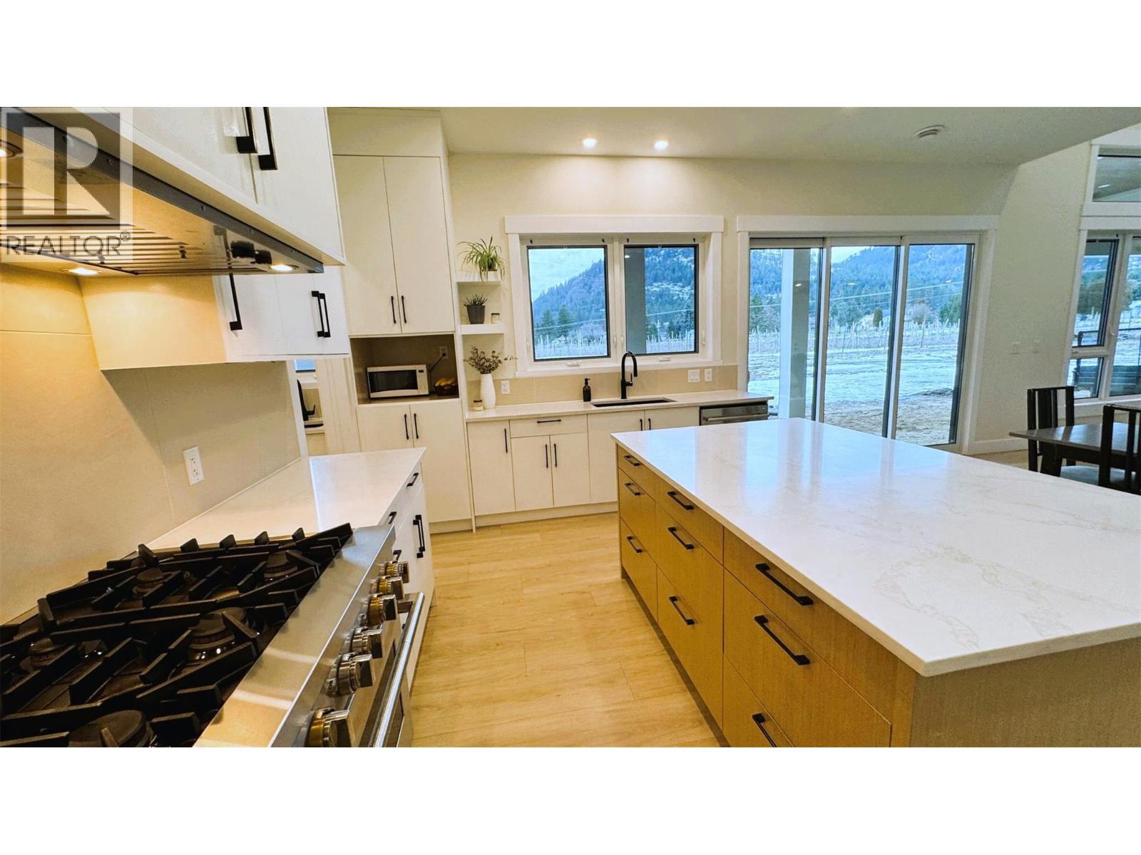 8077 Donaldson Drive, Grand Forks, British Columbia  V0H 1H0 - Photo 11 - 10373047