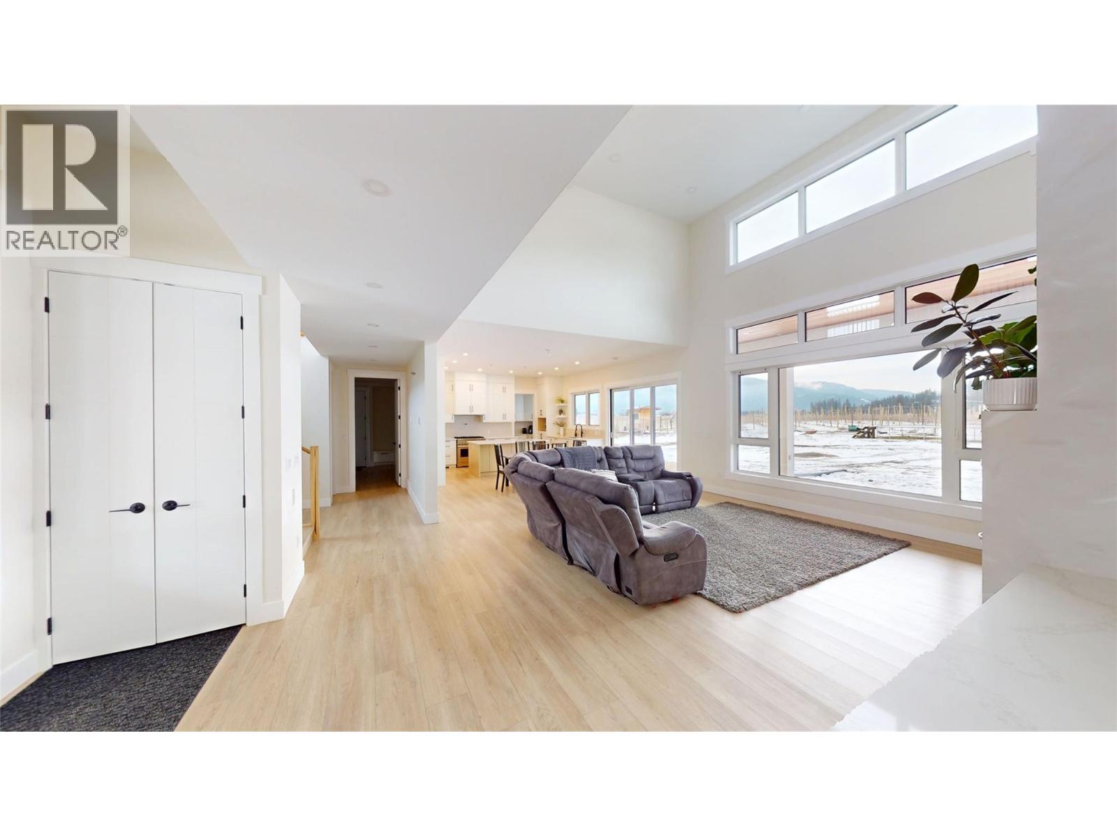 8077 Donaldson Drive, Grand Forks, British Columbia  V0H 1H0 - Photo 2 - 10373047