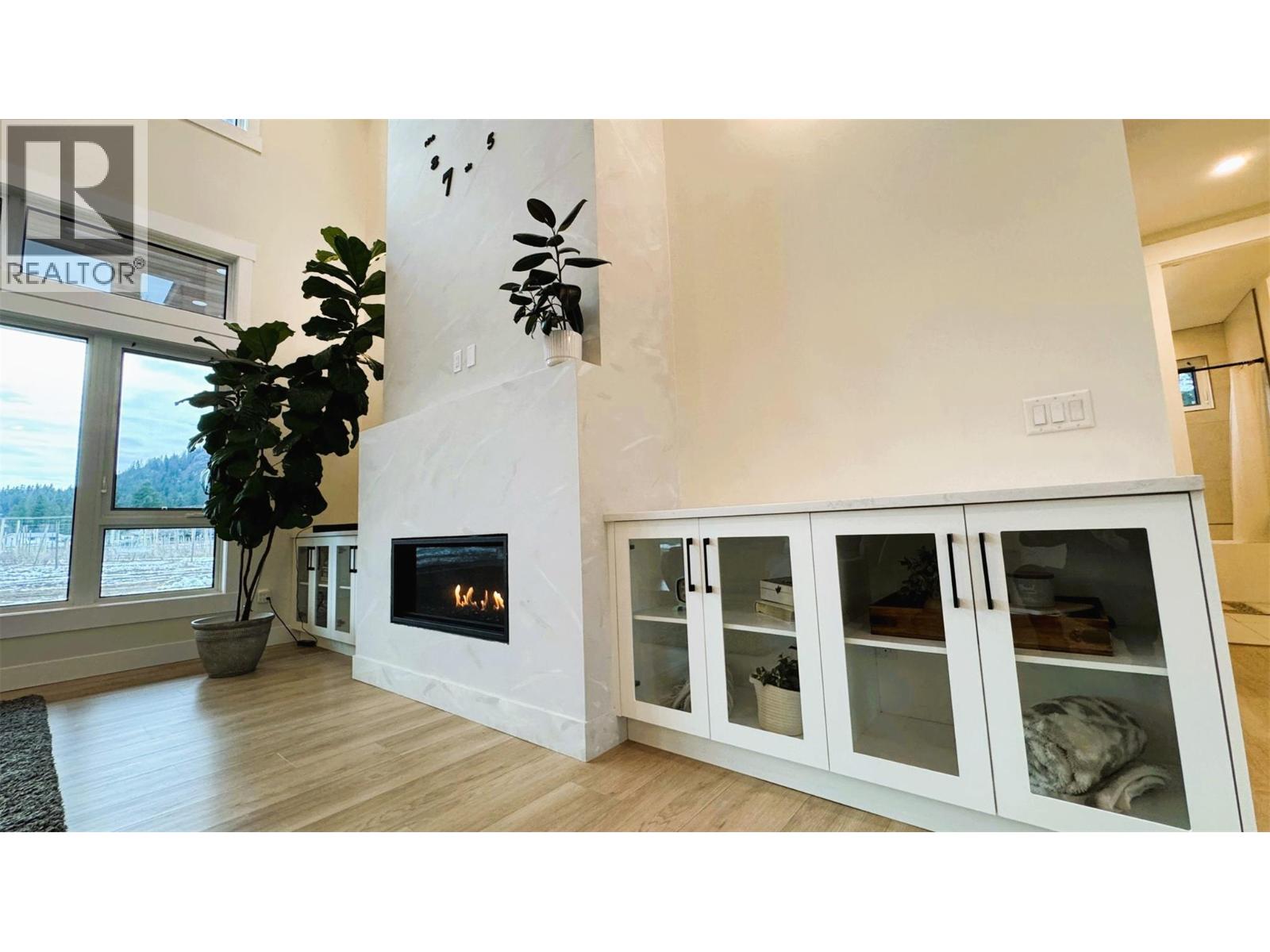 8077 Donaldson Drive, Grand Forks, British Columbia  V0H 1H0 - Photo 3 - 10373047
