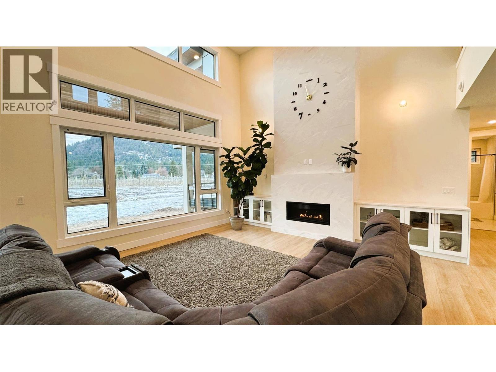 8077 Donaldson Drive, Grand Forks, British Columbia  V0H 1H0 - Photo 4 - 10373047