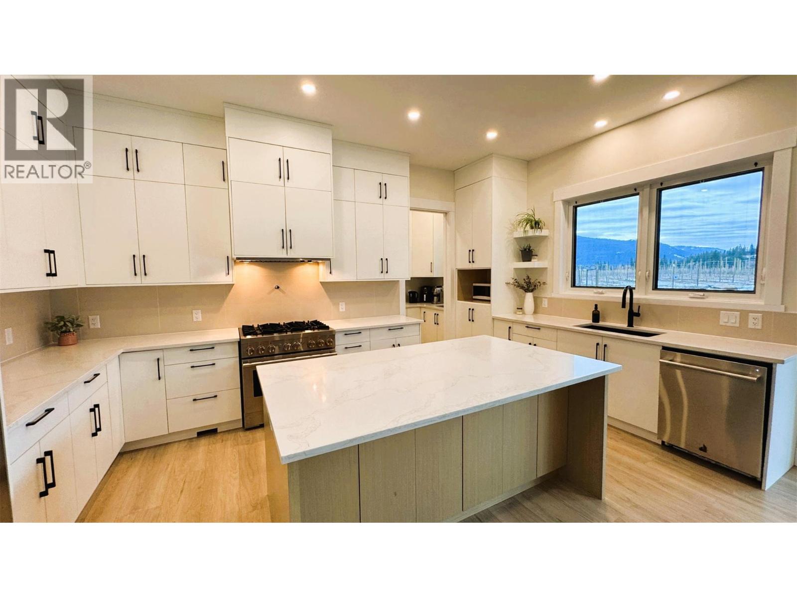8077 Donaldson Drive, Grand Forks, British Columbia  V0H 1H0 - Photo 9 - 10373047