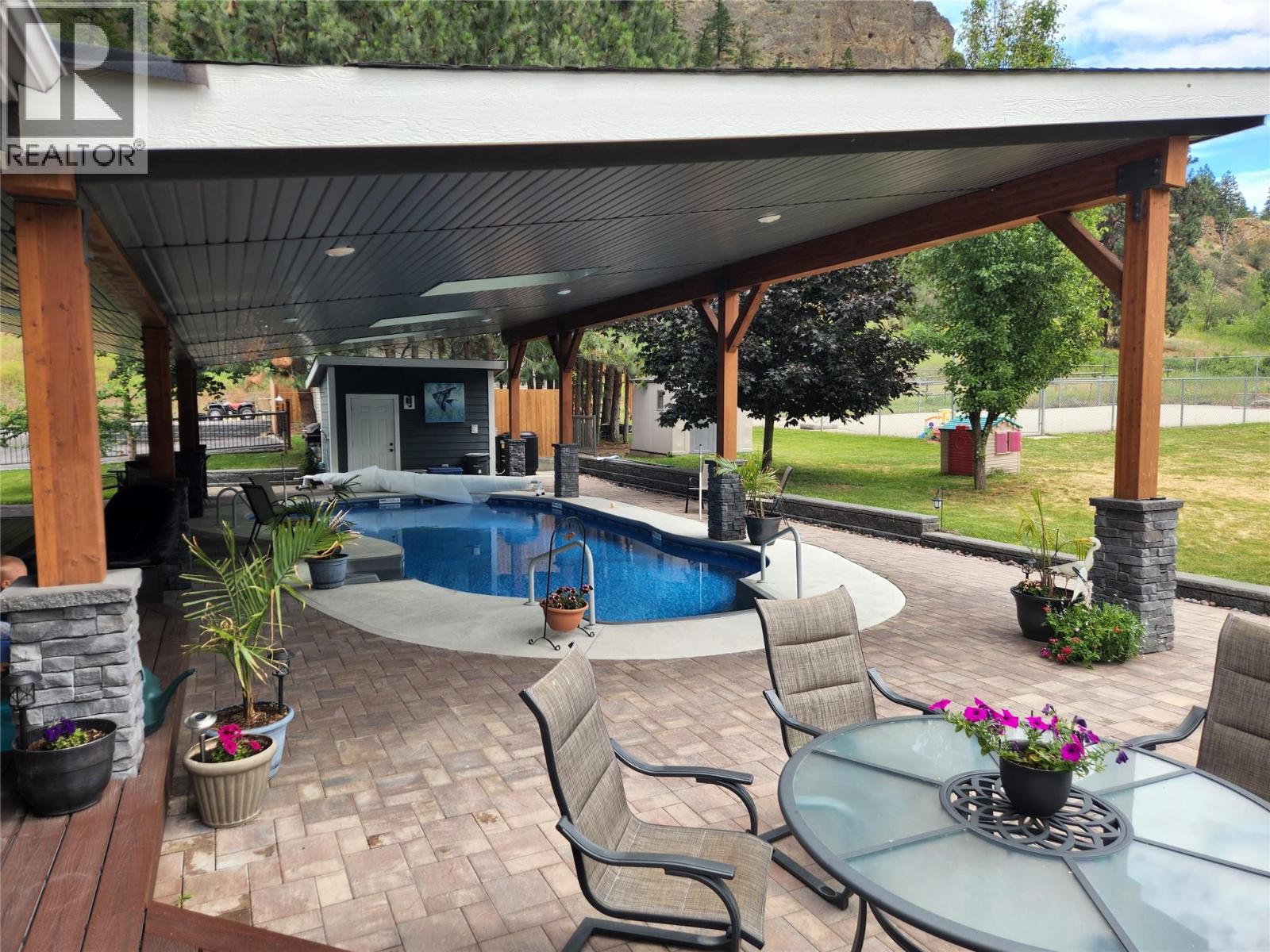 9801/9809 Gould Avenue, Summerland, British Columbia  V0H 1Z8 - Photo 2 - 10372916