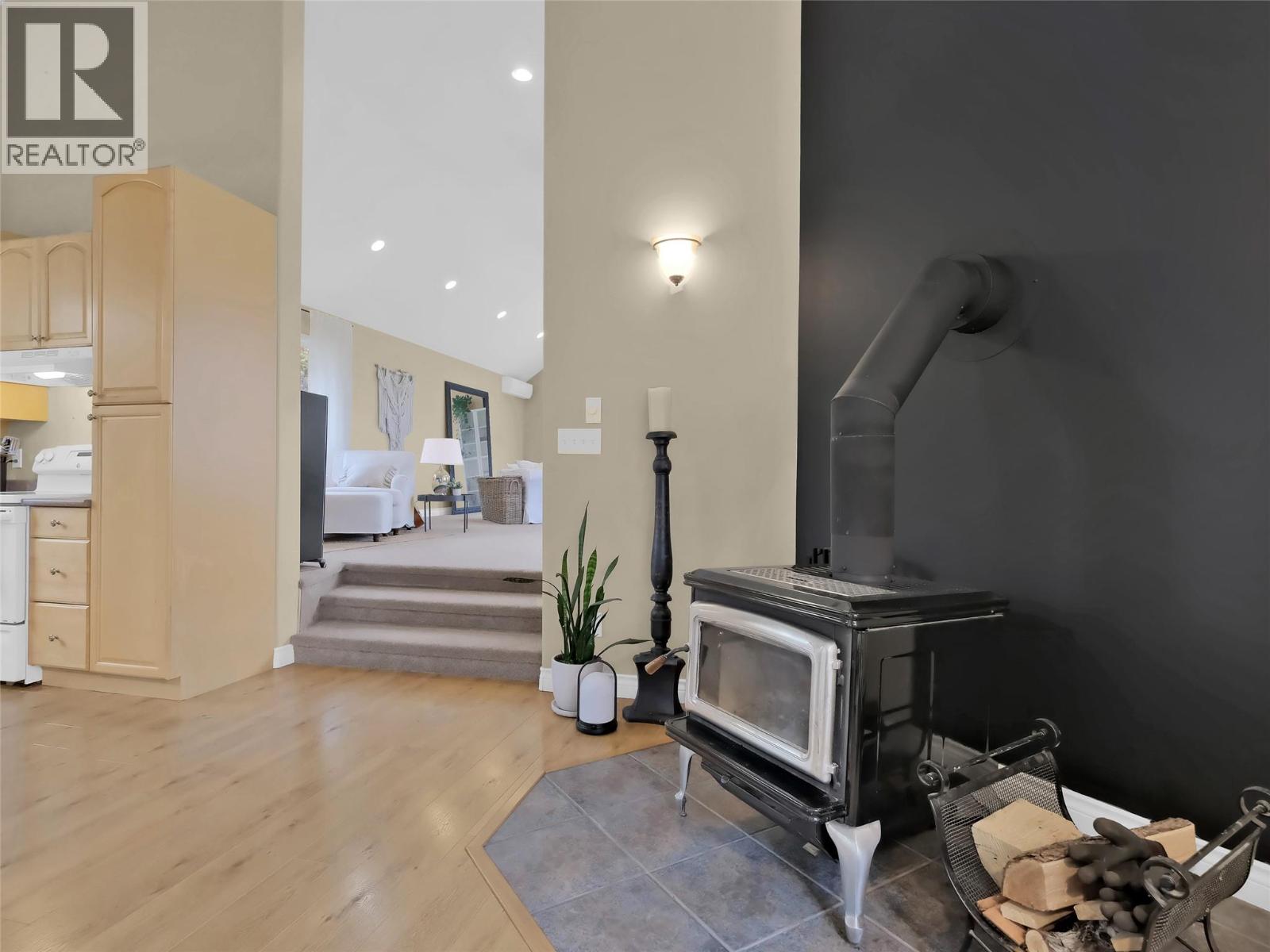 9801/9809 Gould Avenue, Summerland, British Columbia  V0H 1Z8 - Photo 7 - 10372916