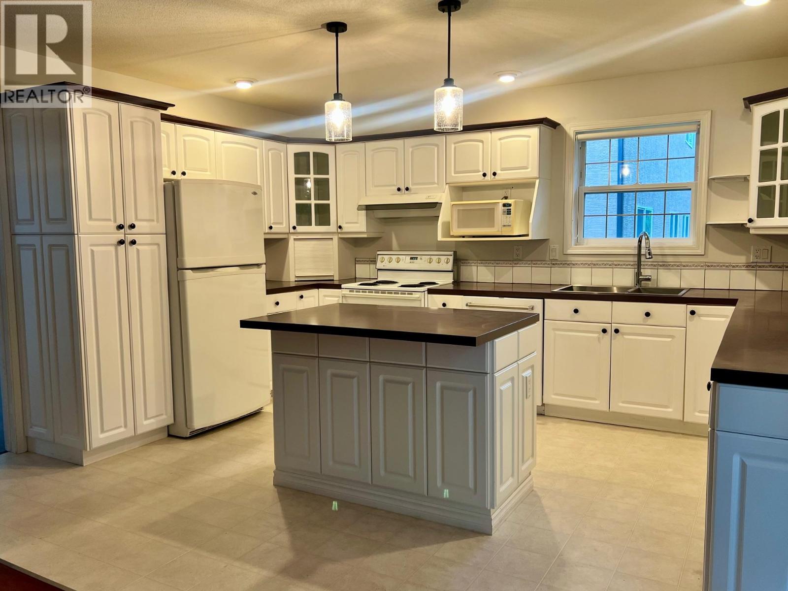 312 4th Avenue S, Creston, British Columbia  V0B 1G3 - Photo 4 - 10373008