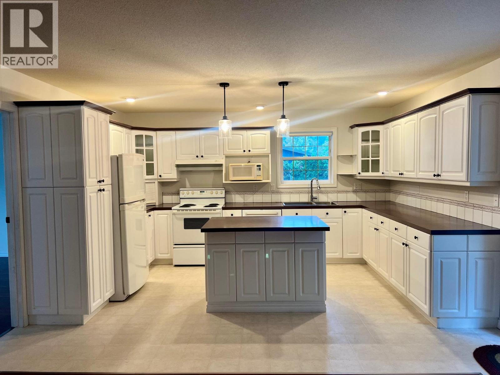 312 4th Avenue S, Creston, British Columbia  V0B 1G3 - Photo 5 - 10373008