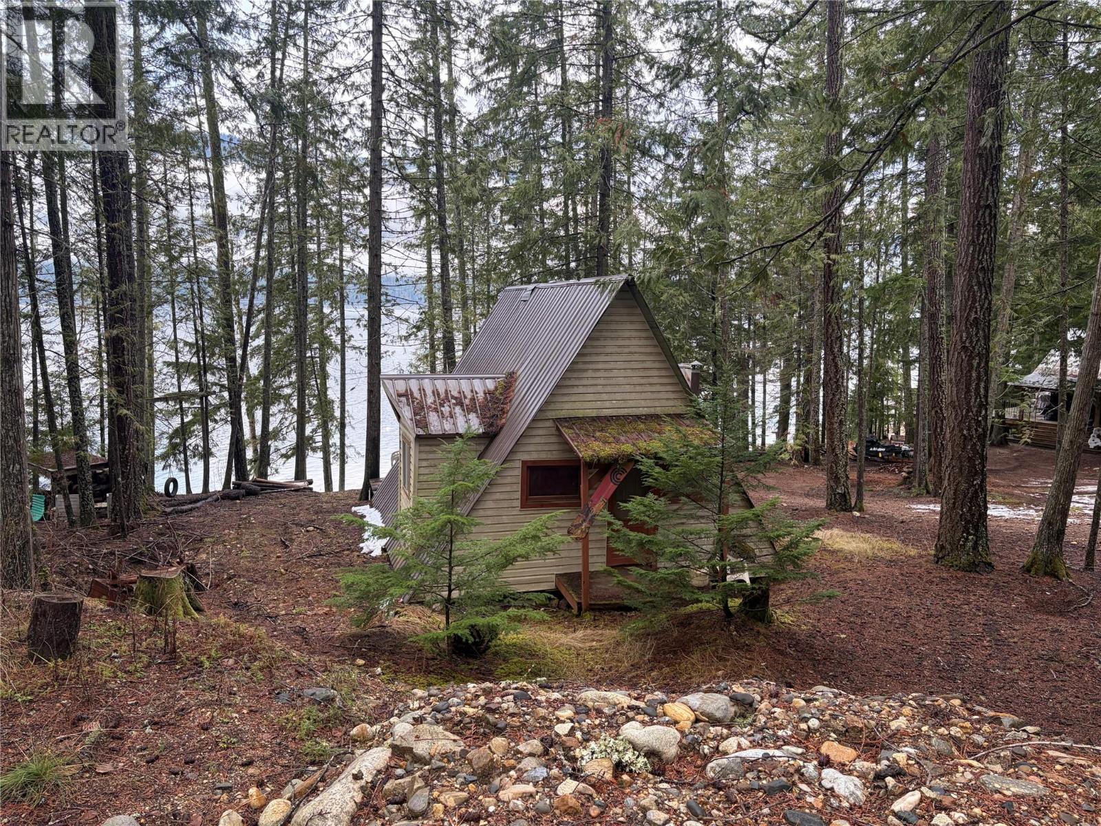 8700 Mabel Lake Road, Lumby, British Columbia  V0E 2G0 - Photo 2 - 10373028
