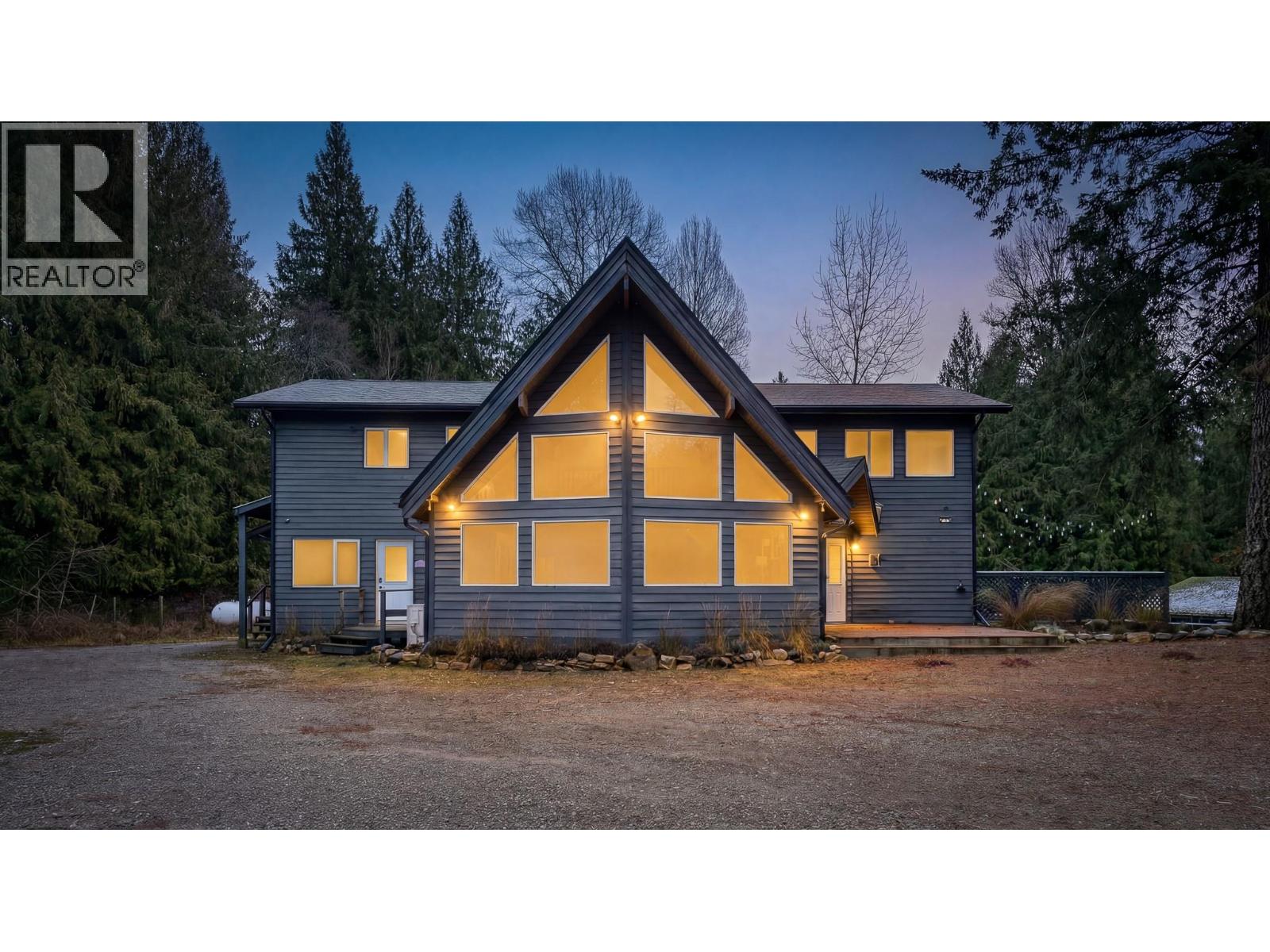 16102 3a Highway, Crawford Bay, British Columbia  V0B 1E0 - Photo 5 - 10372826