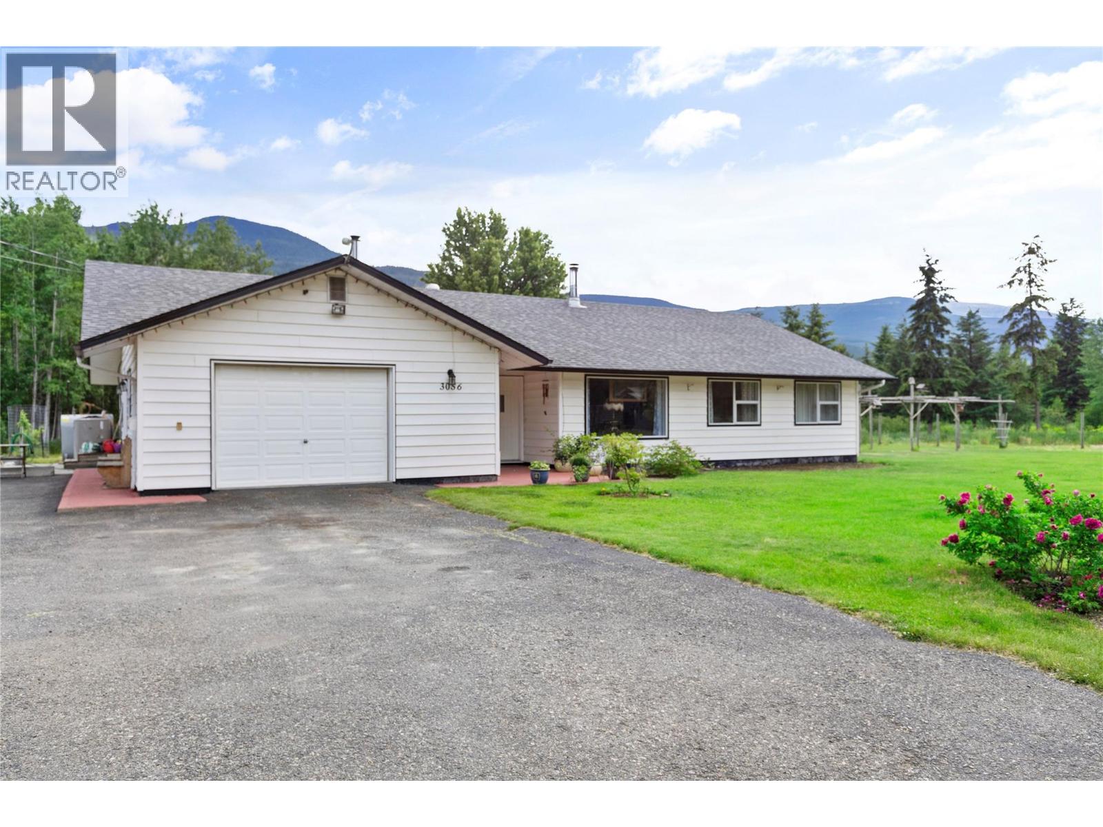 3056 Harmon Road, Vavenby, British Columbia  V0E 3A0 - Photo 1 - 10371916