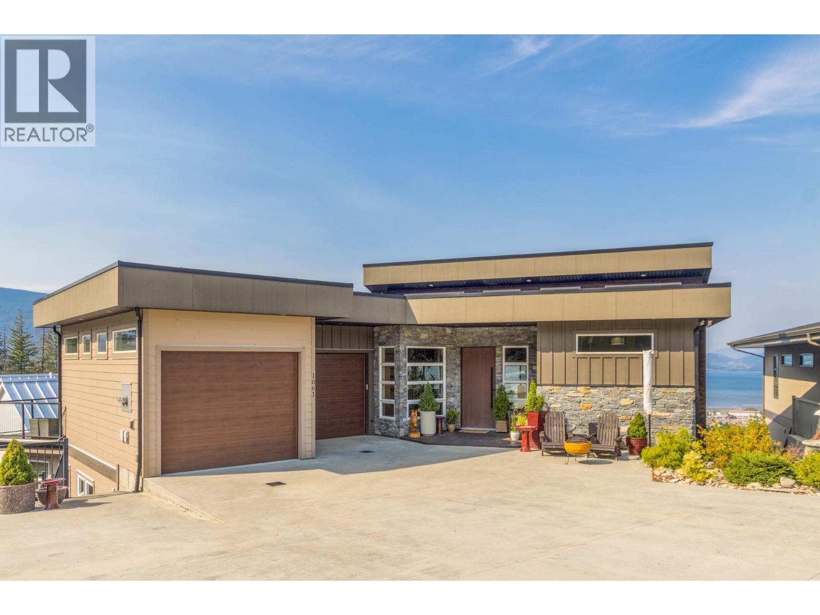 1061 19 Avenue Se, Salmon Arm, British Columbia  V1E 0E6 - Photo 1 - 10373055