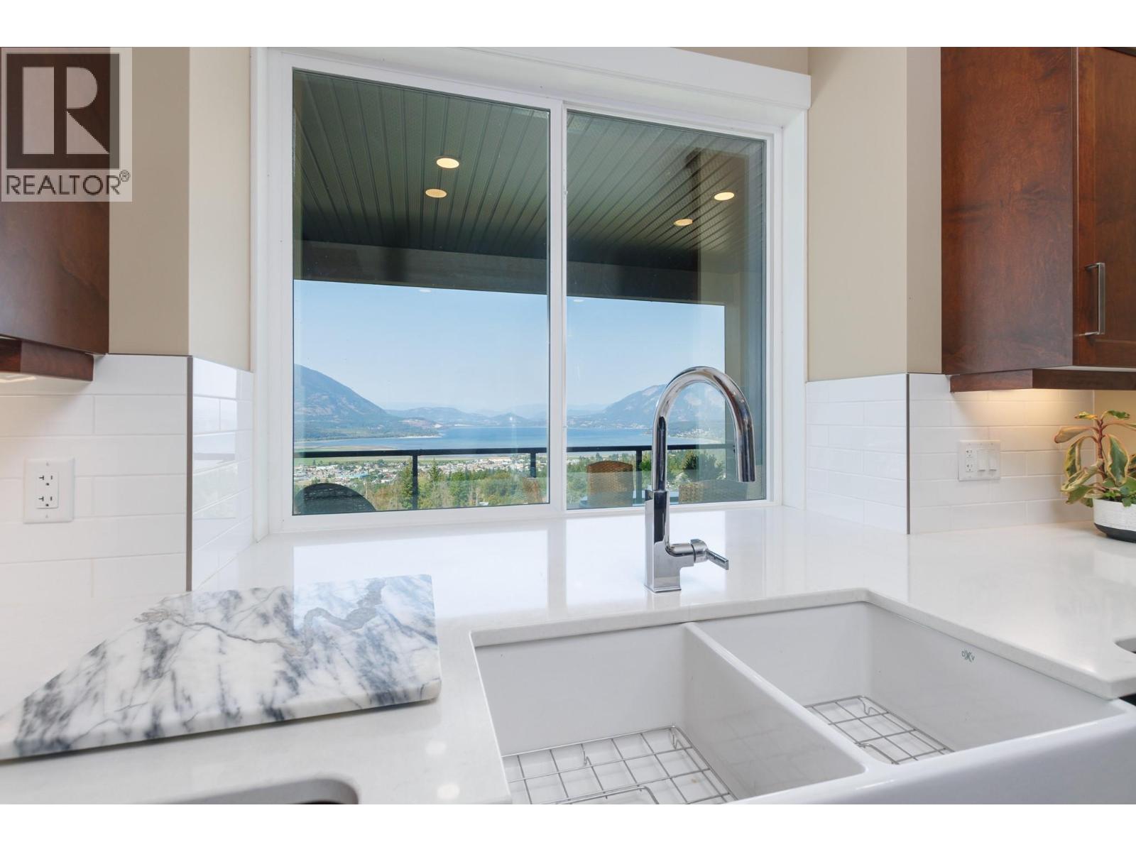 1061 19 Avenue Se, Salmon Arm, British Columbia  V1E 0E6 - Photo 17 - 10373055