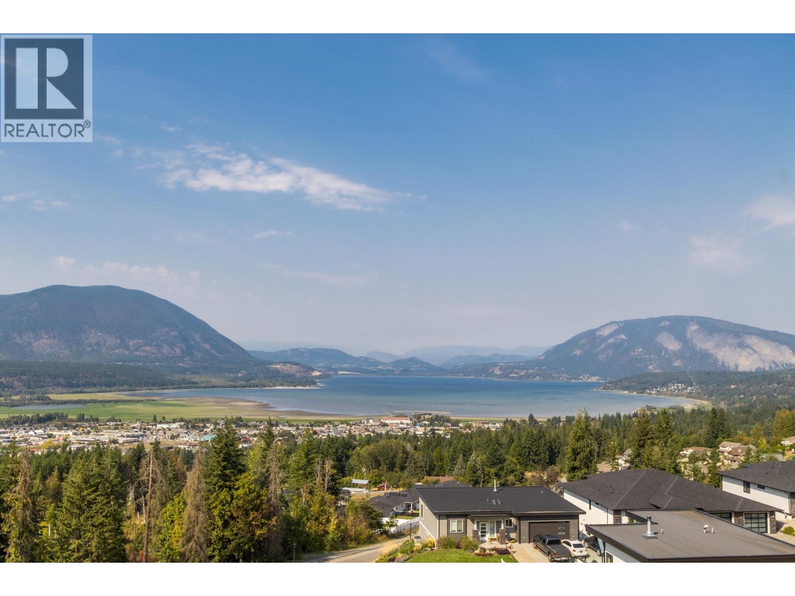 1061 19 Avenue Se, Salmon Arm, British Columbia  V1E 0E6 - Photo 2 - 10373055