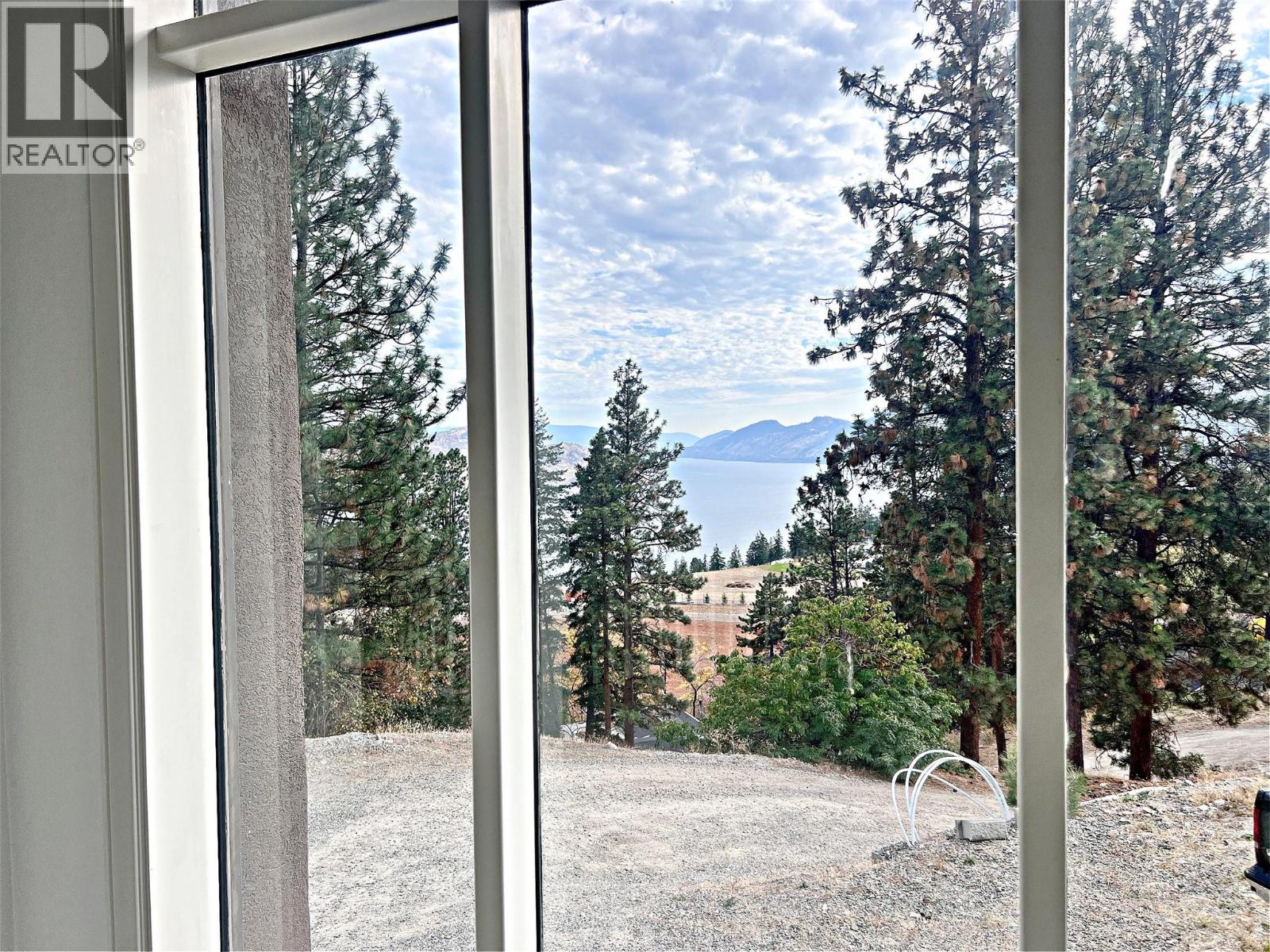 5621 Harrington Court, Peachland, British Columbia  V0H 1X4 - Photo 9 - 10373084