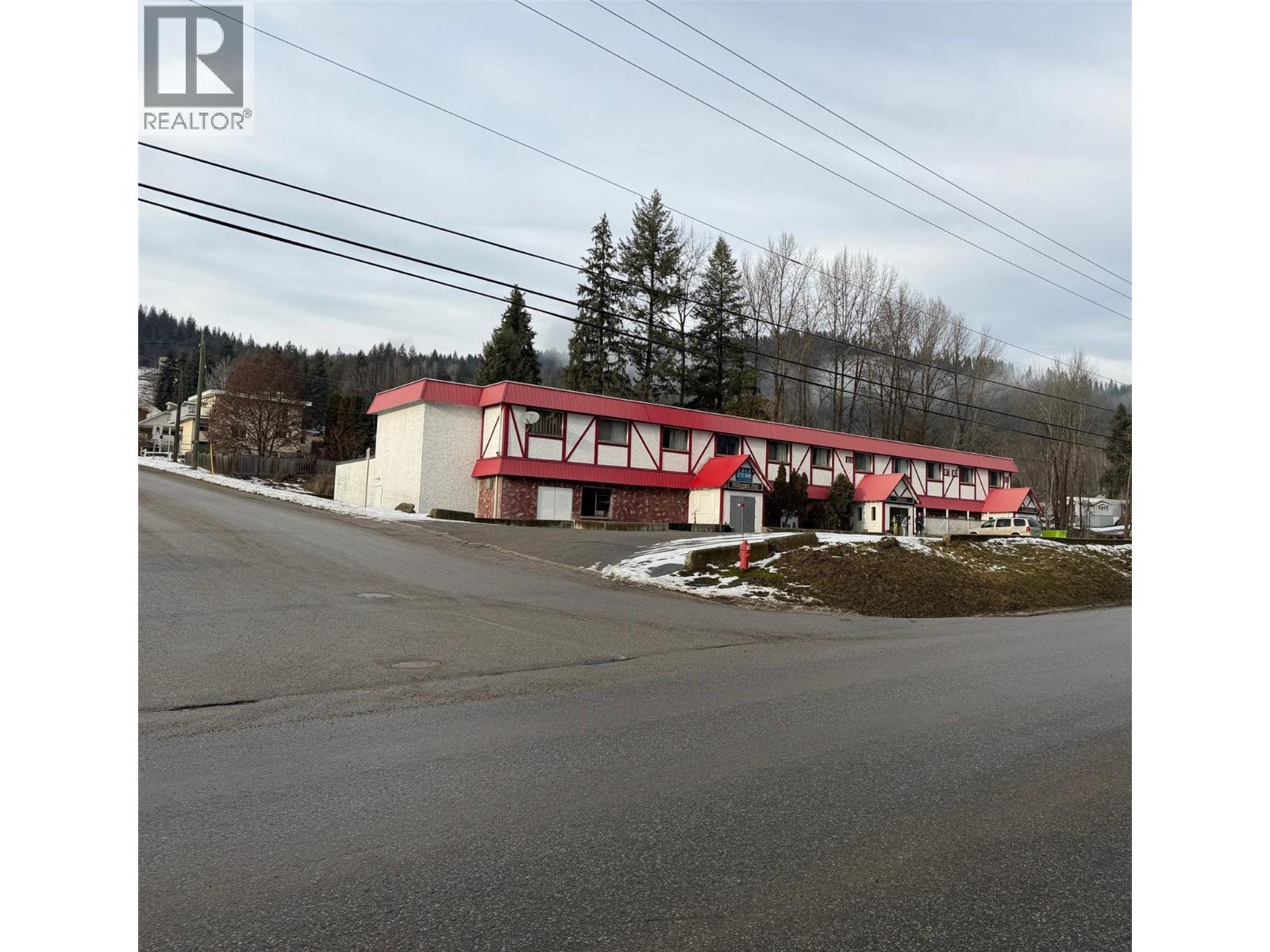 1867 3b Highway, Fruitvale, British Columbia  V0G 1L0 - Photo 2 - 10373101