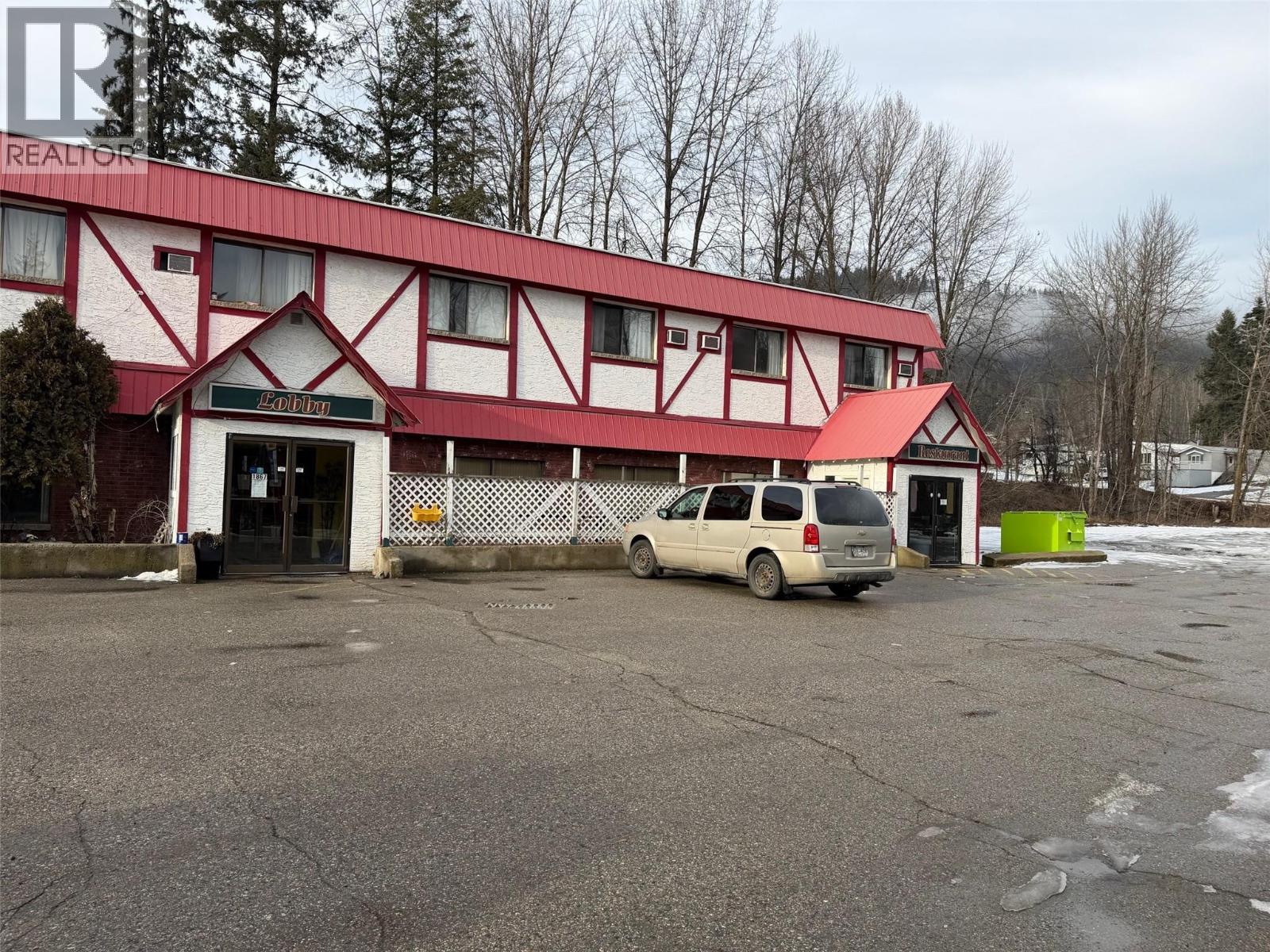 1867 3b Highway, Fruitvale, British Columbia  V0G 1L0 - Photo 3 - 10373101