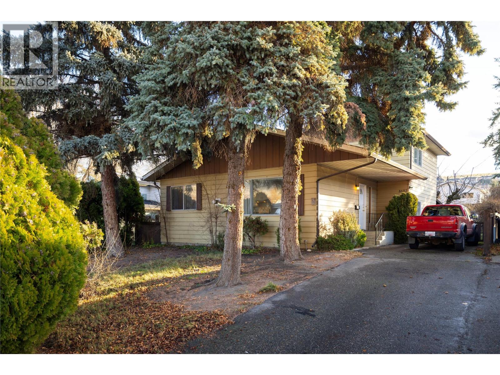1607 45 Street, vernon, British Columbia
