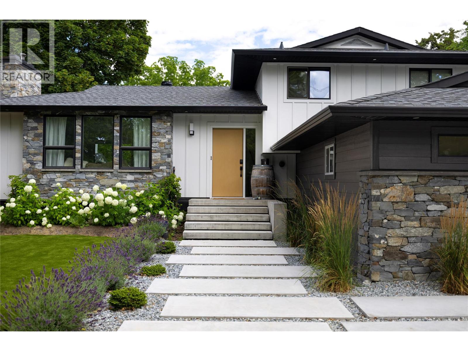 4265 Lakeshore Road, kelowna, British Columbia