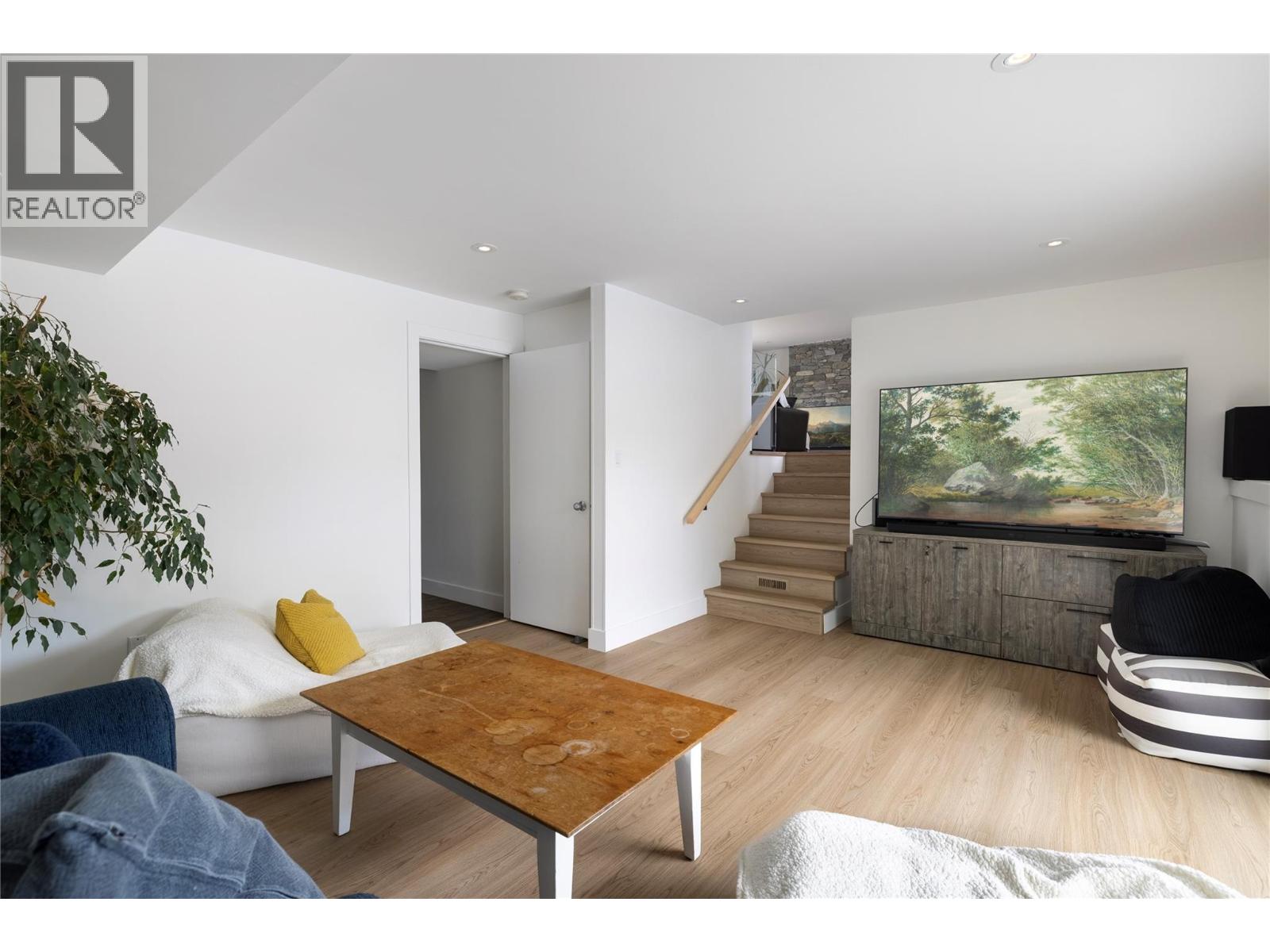 4265 Lakeshore Road, Kelowna, British Columbia  V1W 1W2 - Photo 23 - 10373099