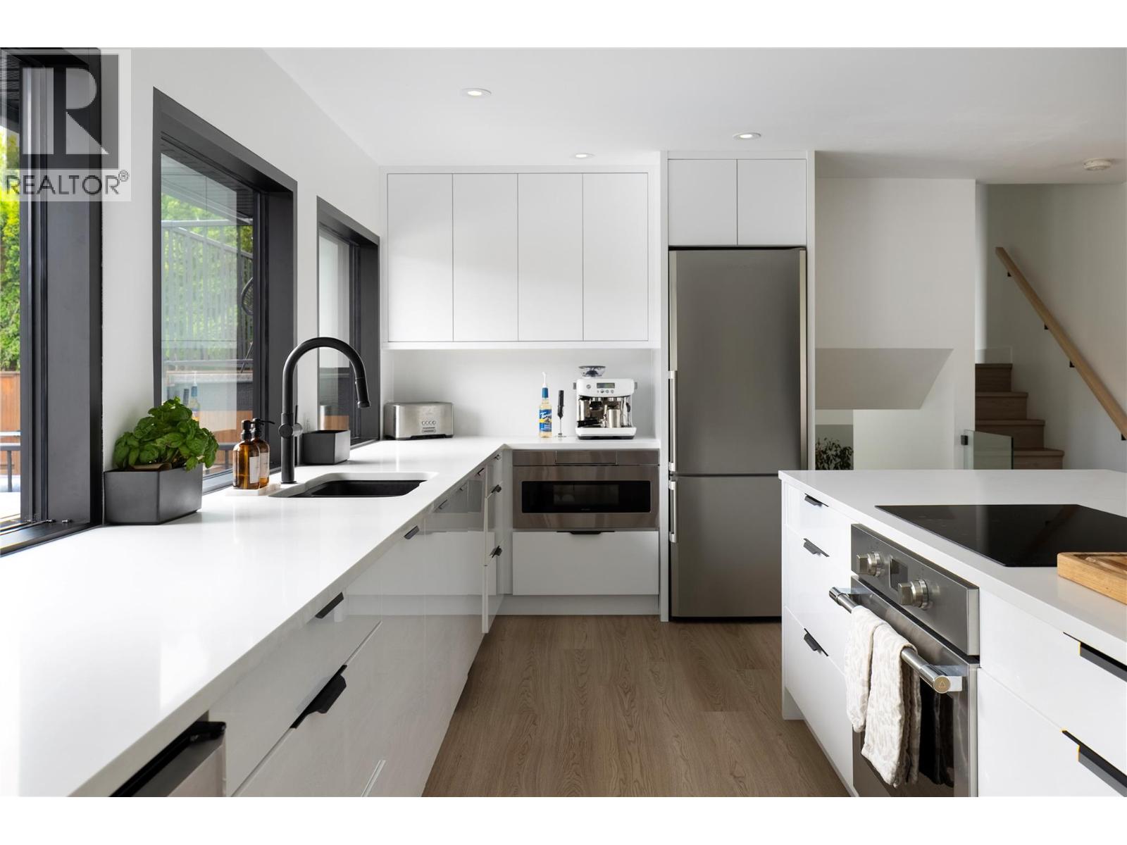 4265 Lakeshore Road, Kelowna, British Columbia  V1W 1W2 - Photo 3 - 10373099