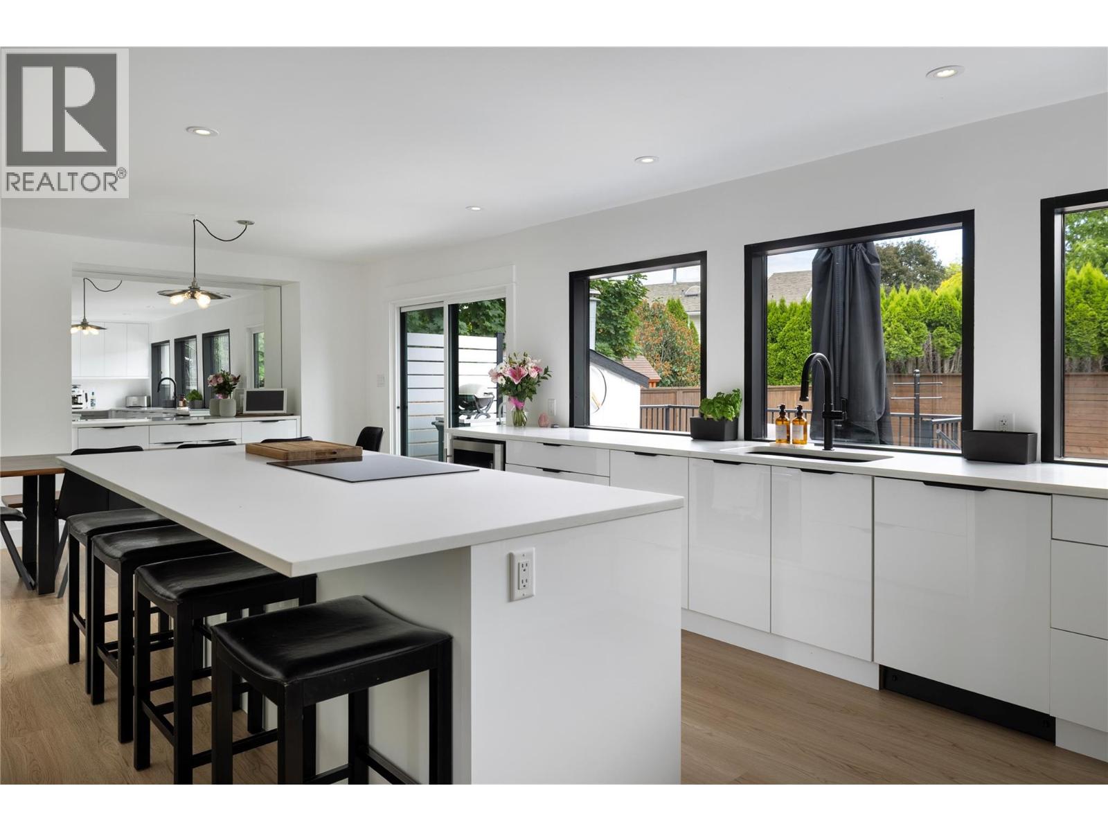 4265 Lakeshore Road, Kelowna, British Columbia  V1W 1W2 - Photo 4 - 10373099