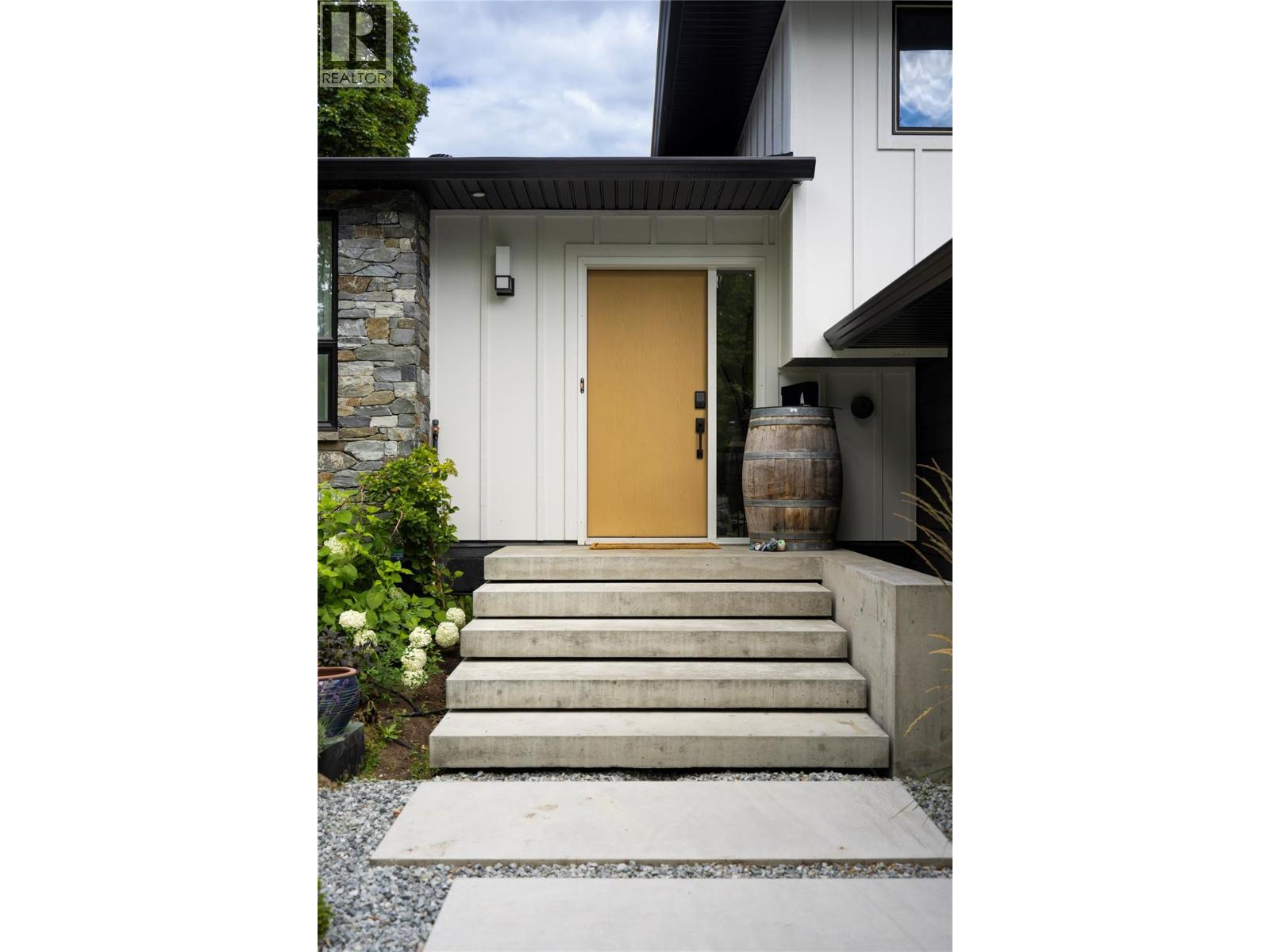 4265 Lakeshore Road, Kelowna, British Columbia  V1W 1W2 - Photo 66 - 10373099