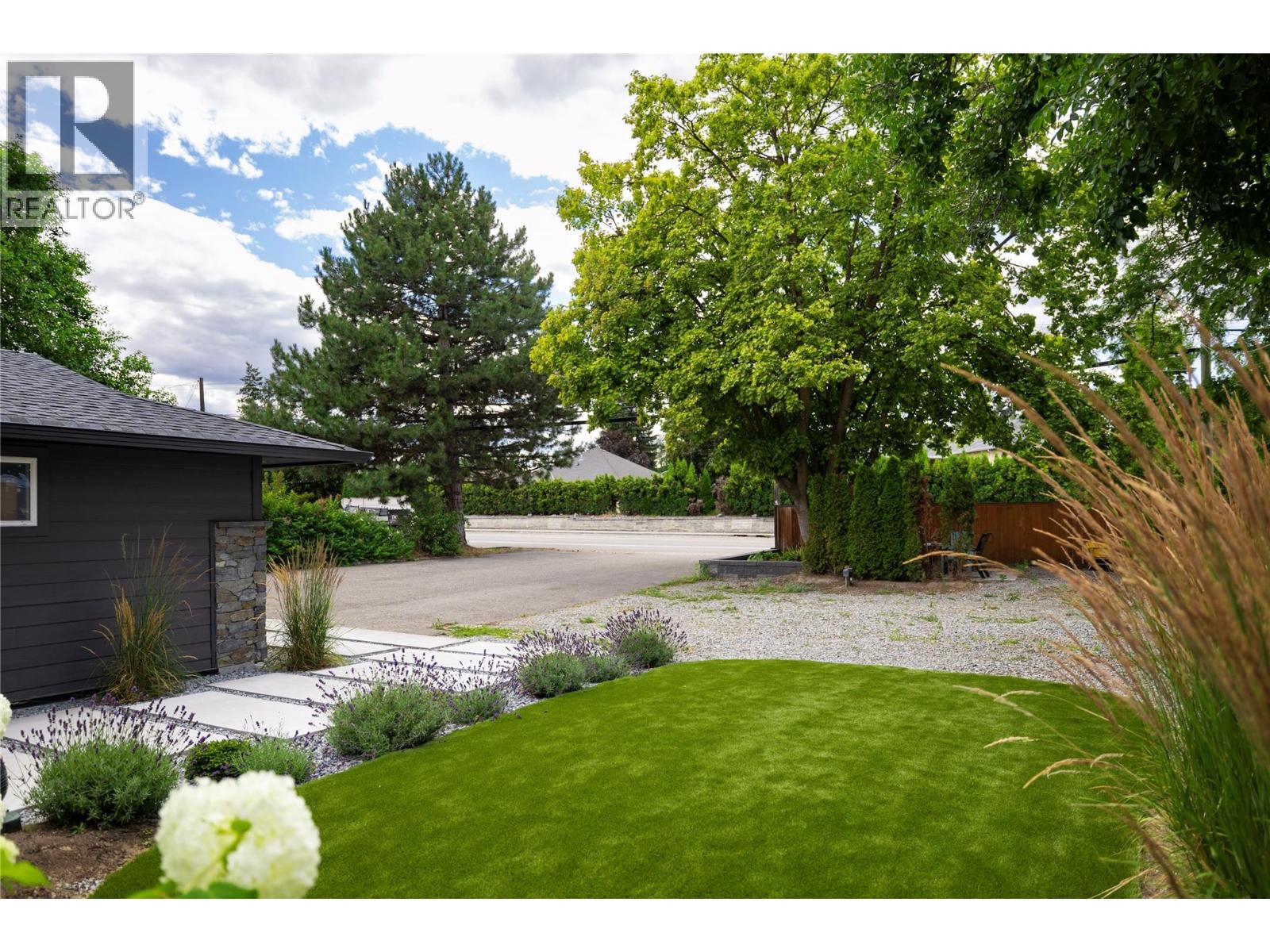 4265 Lakeshore Road, Kelowna, British Columbia  V1W 1W2 - Photo 68 - 10373099