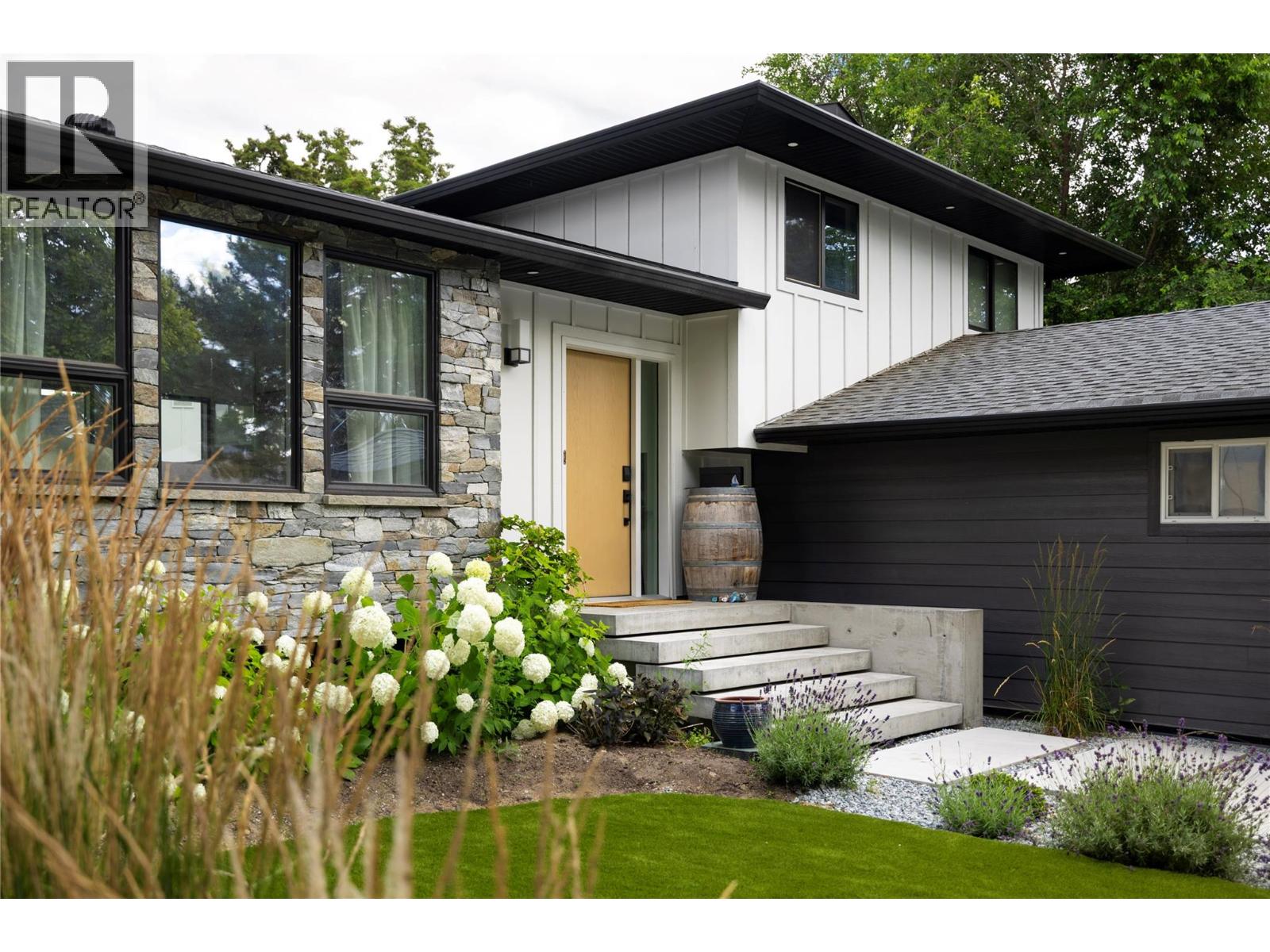 4265 Lakeshore Road, Kelowna, British Columbia  V1W 1W2 - Photo 69 - 10373099