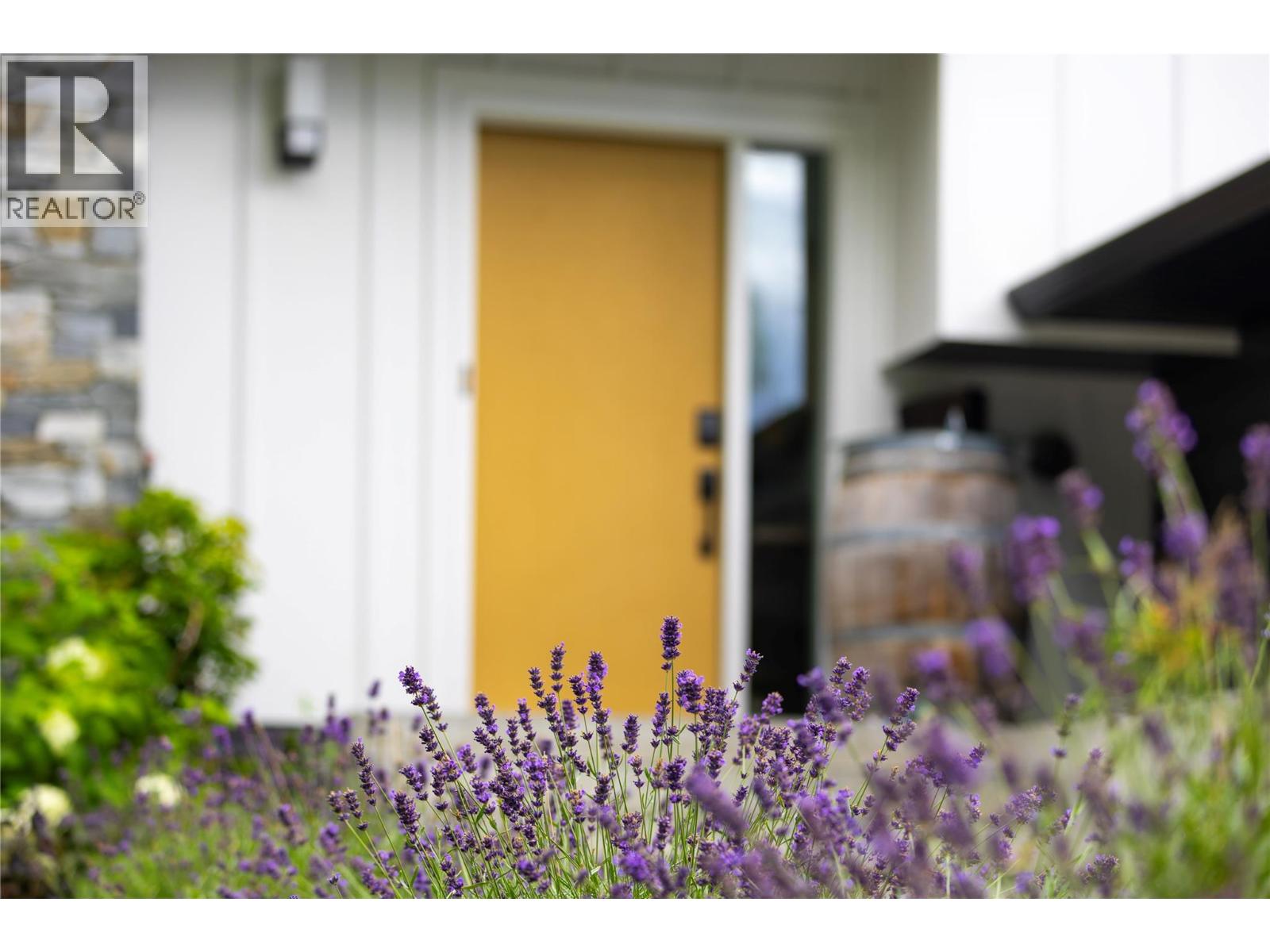4265 Lakeshore Road, Kelowna, British Columbia  V1W 1W2 - Photo 74 - 10373099