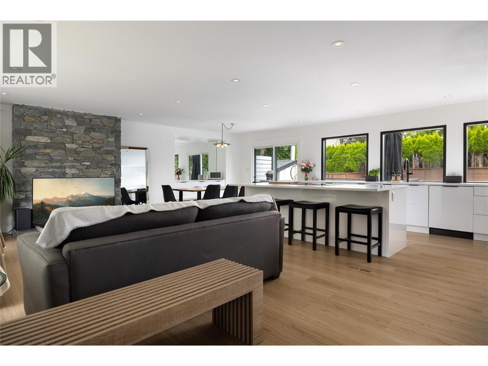 4265 Lakeshore Road, Kelowna, British Columbia  V1W 1W2 - Photo 9 - 10373099