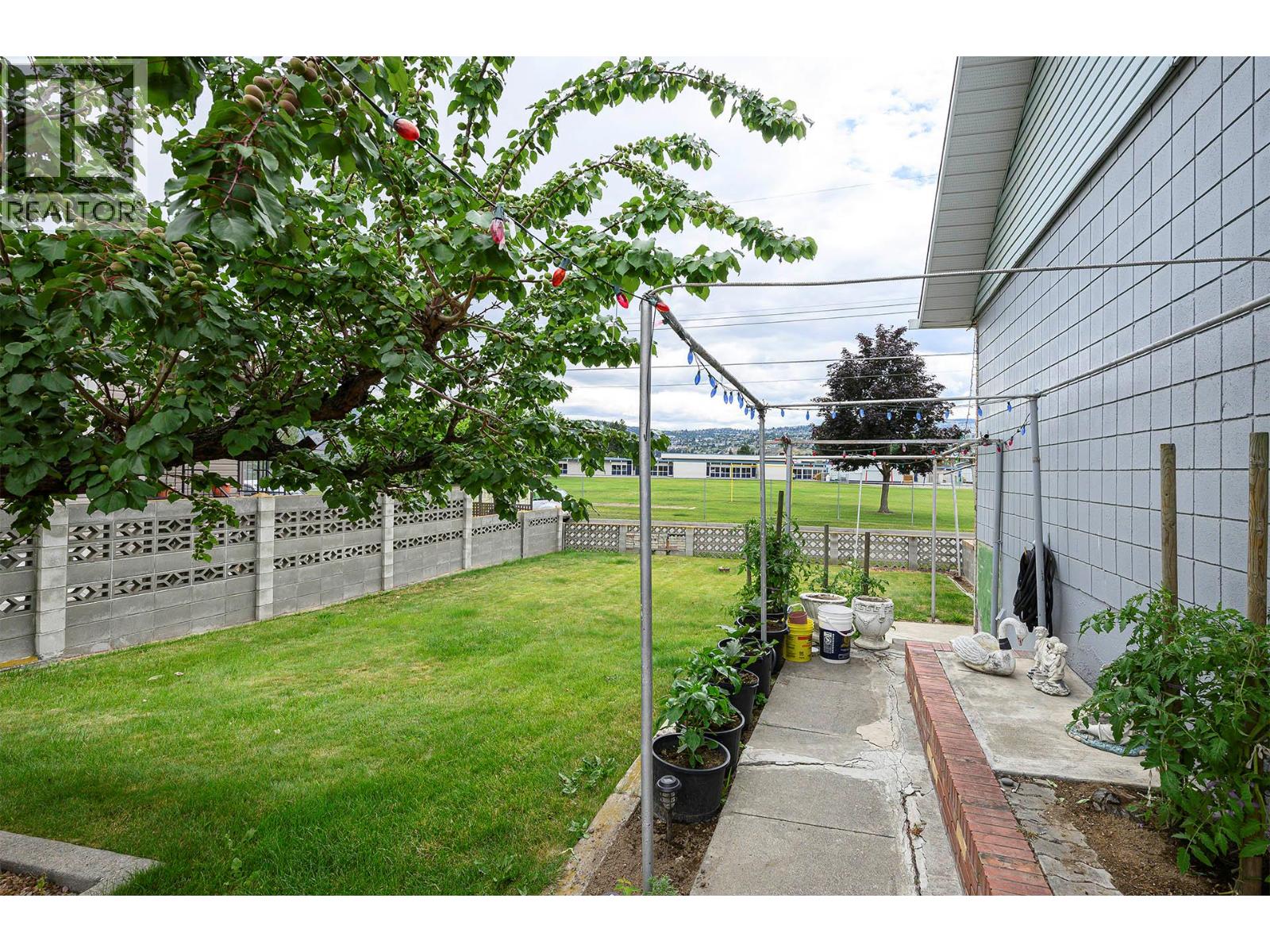 307 Holly Avenue, Kamloops, British Columbia  V2B 1M2 - Photo 12 - 10373115