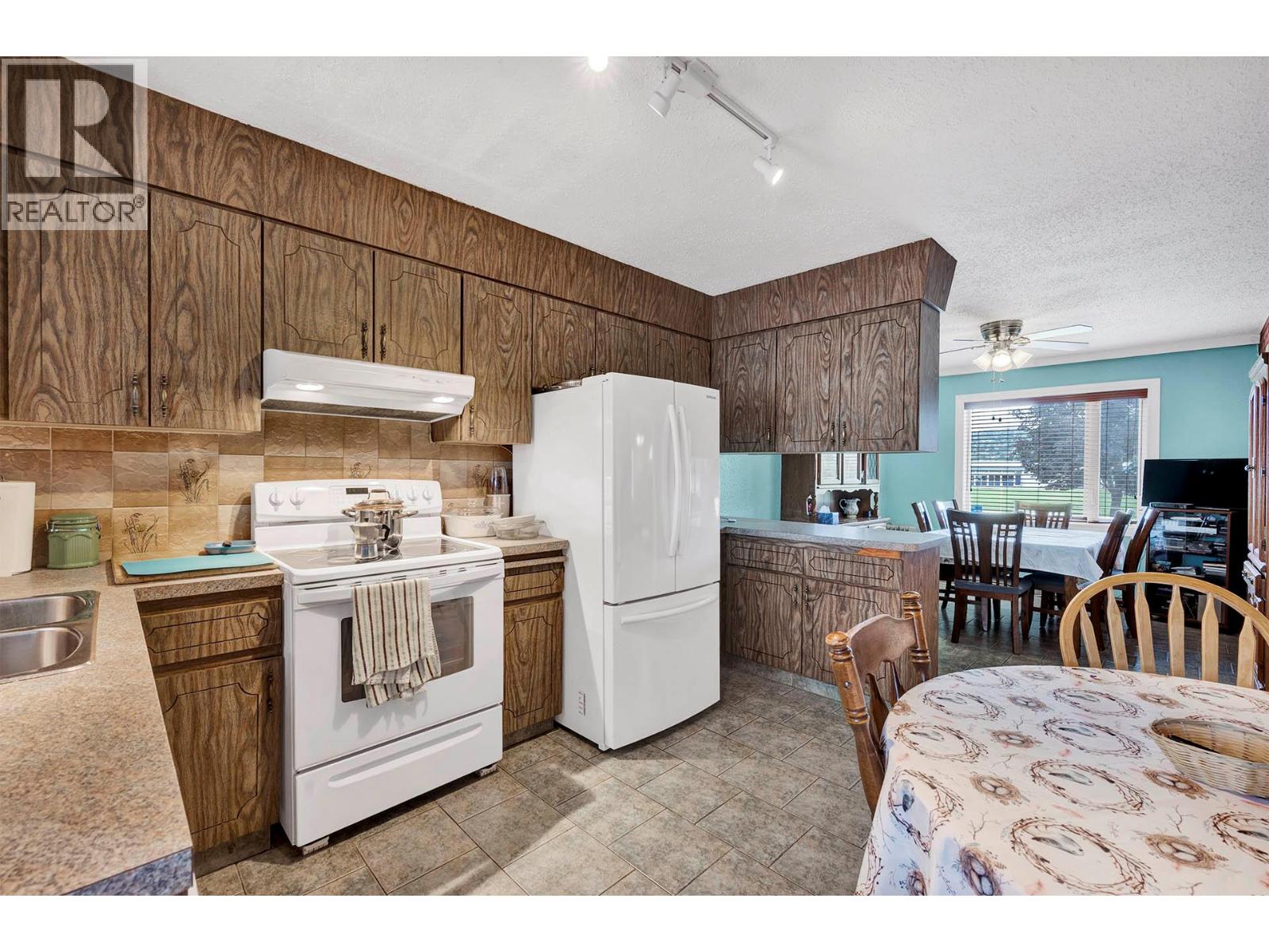 307 Holly Avenue, Kamloops, British Columbia  V2B 1M2 - Photo 6 - 10373115