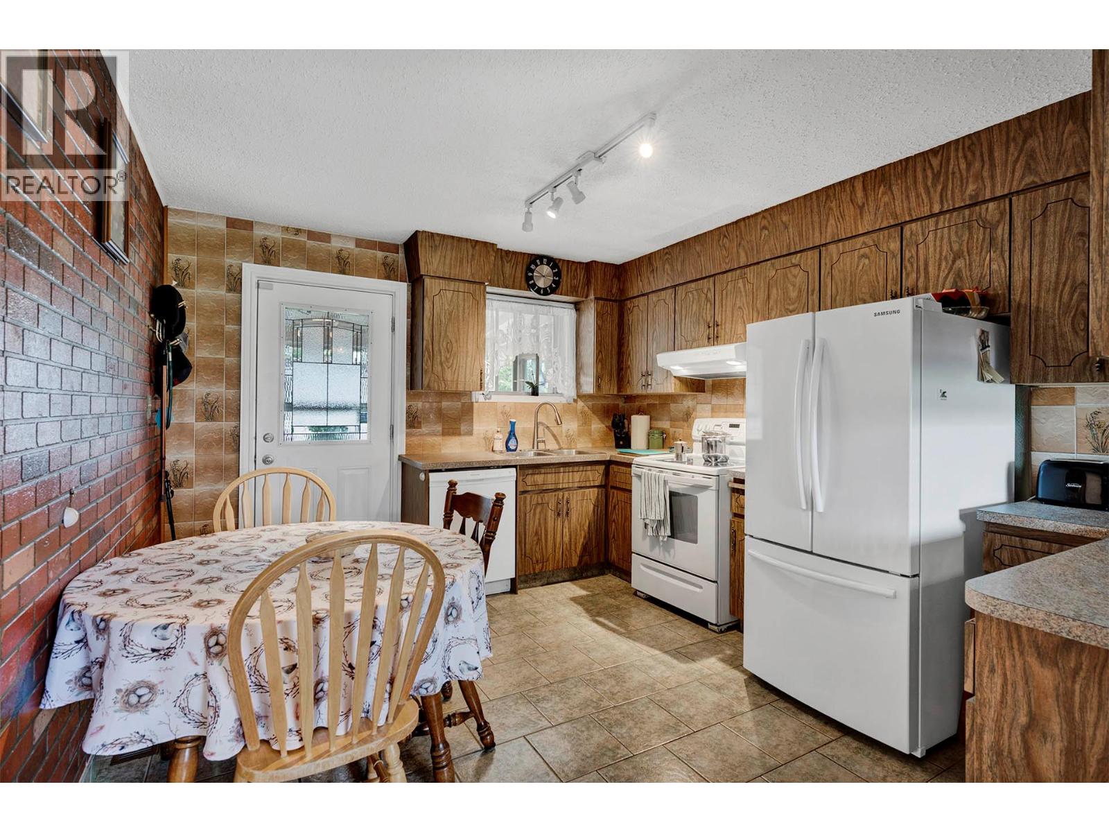 307 Holly Avenue, Kamloops, British Columbia  V2B 1M2 - Photo 7 - 10373115