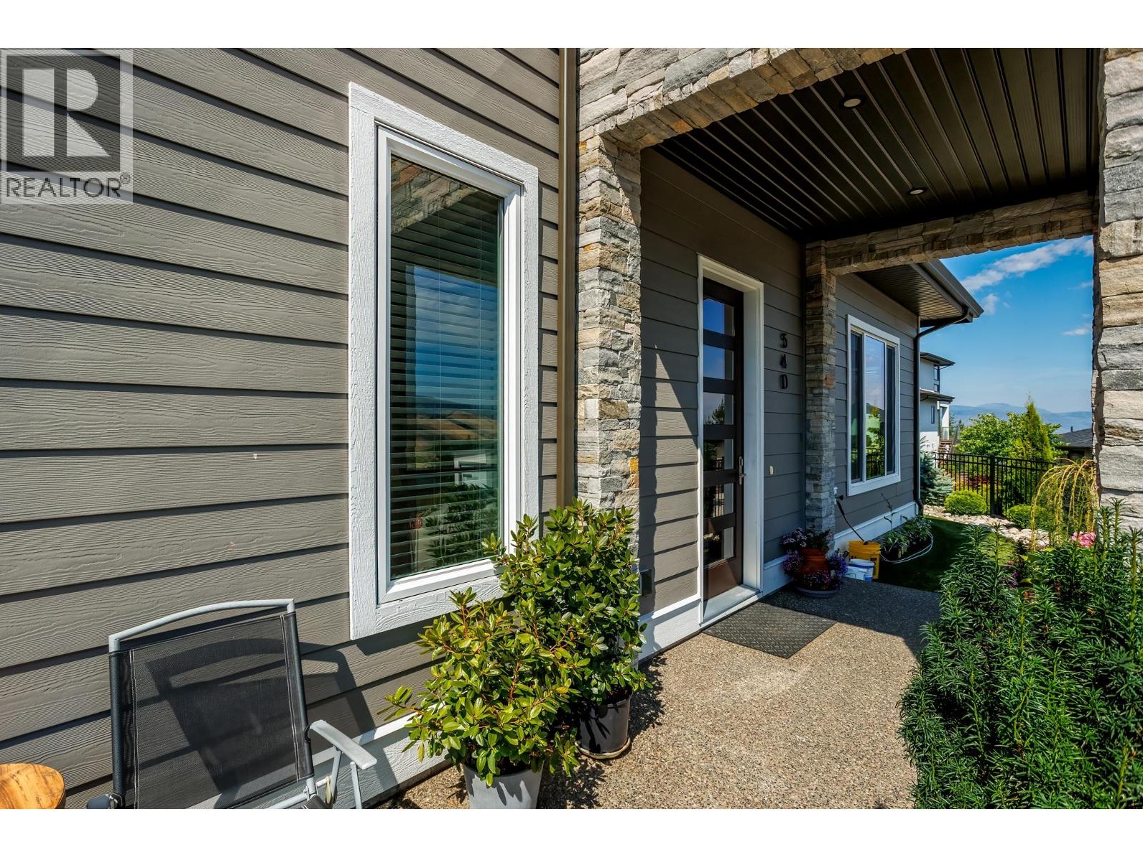 540 Barra Lane, Kelowna, British Columbia  V1P 1T1 - Photo 6 - 10373149