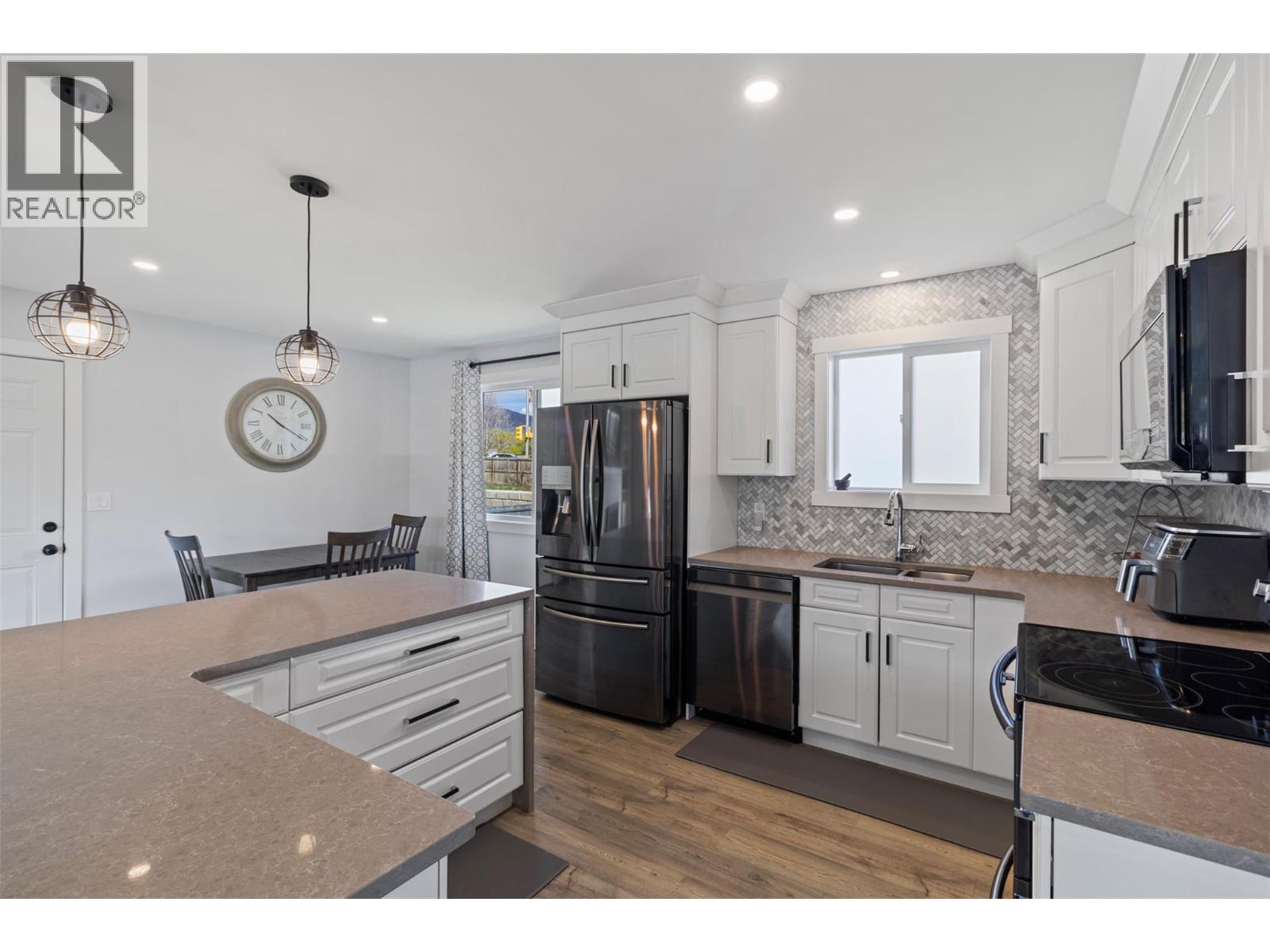 689 Valdes Drive, Kamloops, British Columbia  V2B 5J1 - Photo 4 - 10372645