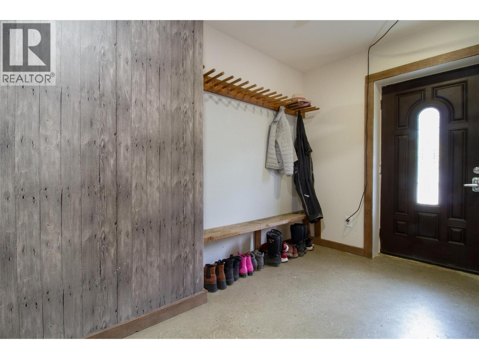 1905 Hay Road, Revelstoke, British Columbia  V0E 2S1 - Photo 2 - 10373079