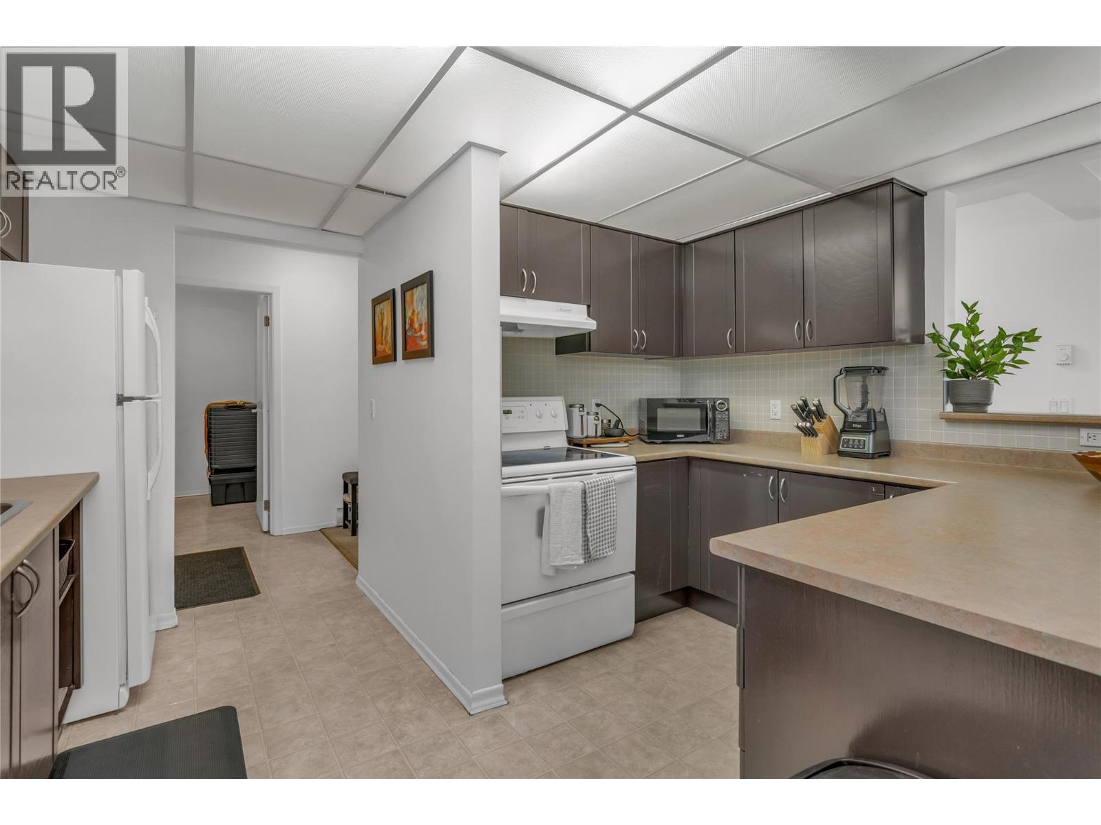 1075 Bernard Avenue Unit# 308, Kelowna, British Columbia  V1Y 6P7 - Photo 4 - 10371557
