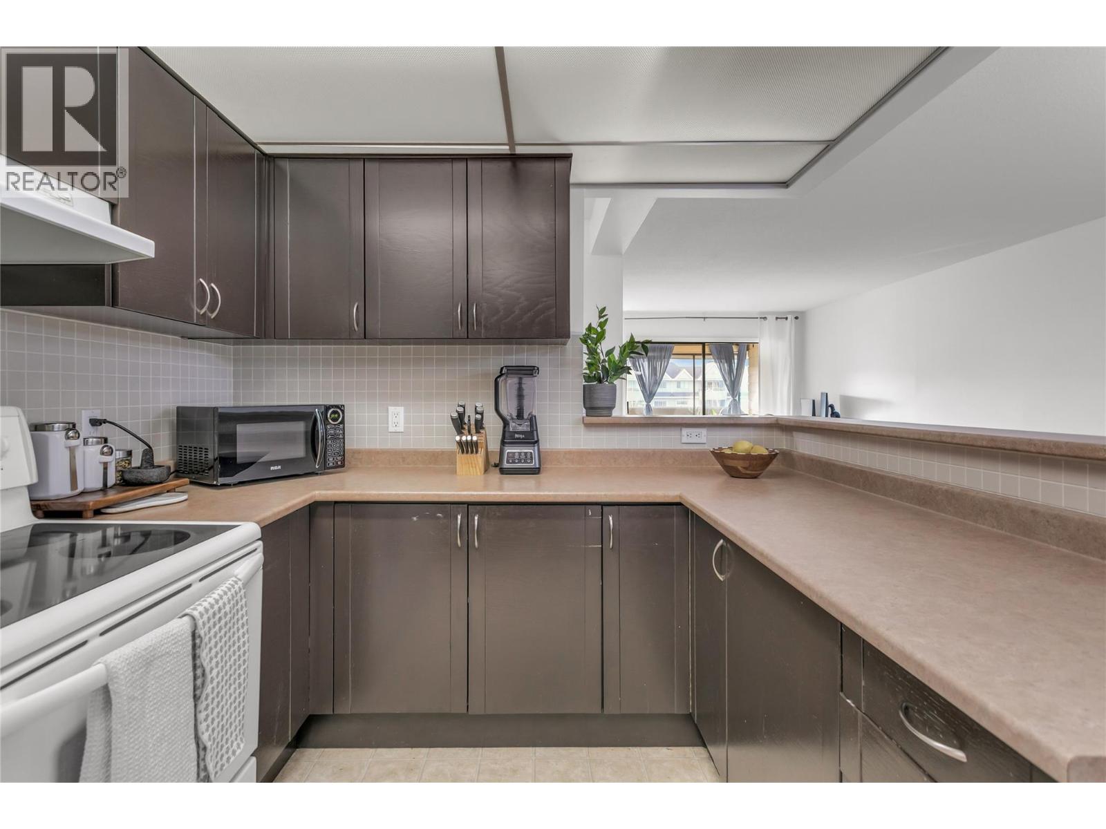 1075 Bernard Avenue Unit# 308, Kelowna, British Columbia  V1Y 6P7 - Photo 5 - 10371557