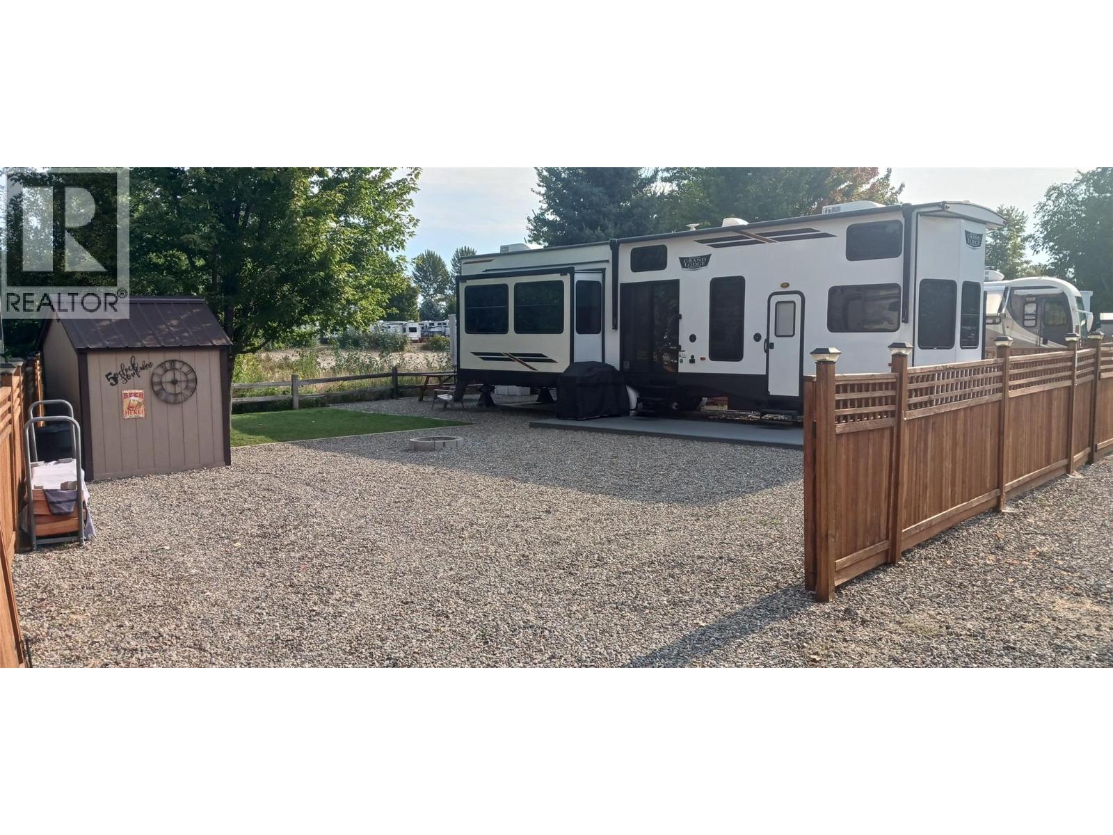 Marina Way Unit# 11, Lee Creek, British Columbia  V0E 1M4 - Photo 2 - 10373127