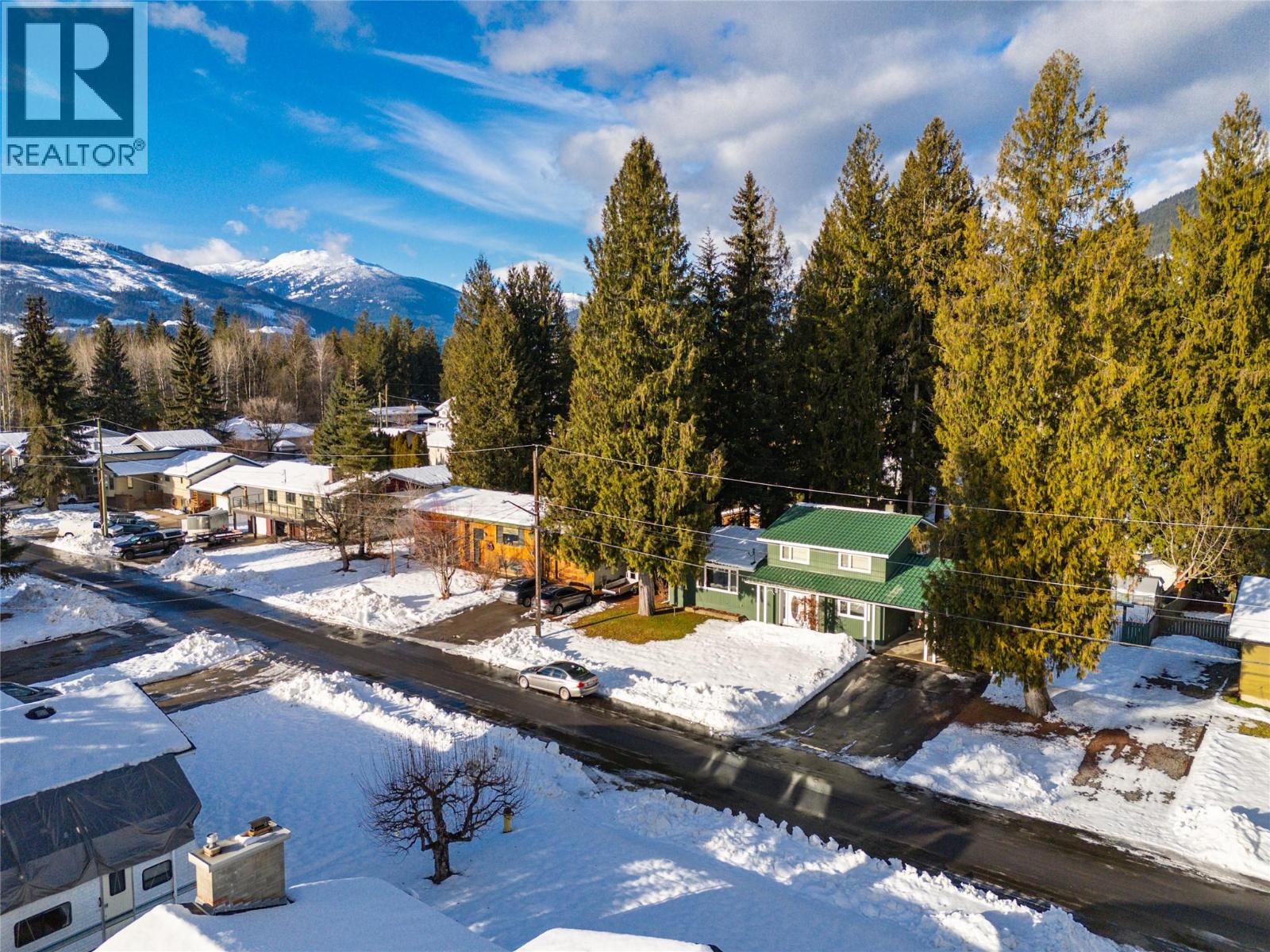 1674 Dogwood Drive, Revelstoke, British Columbia  V0E 2S1 - Photo 2 - 10372844