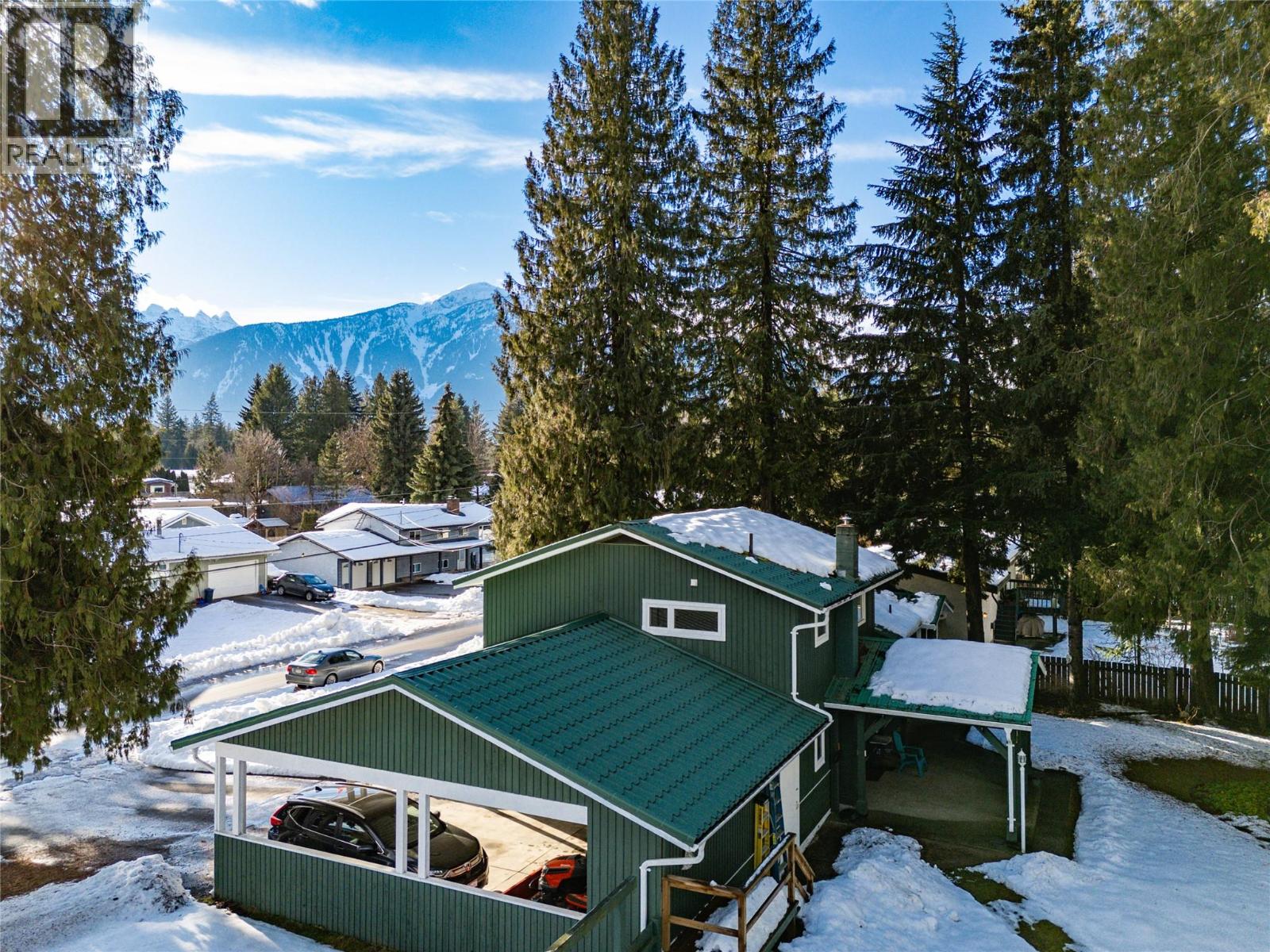 1674 Dogwood Drive, Revelstoke, British Columbia  V0E 2S1 - Photo 3 - 10372844