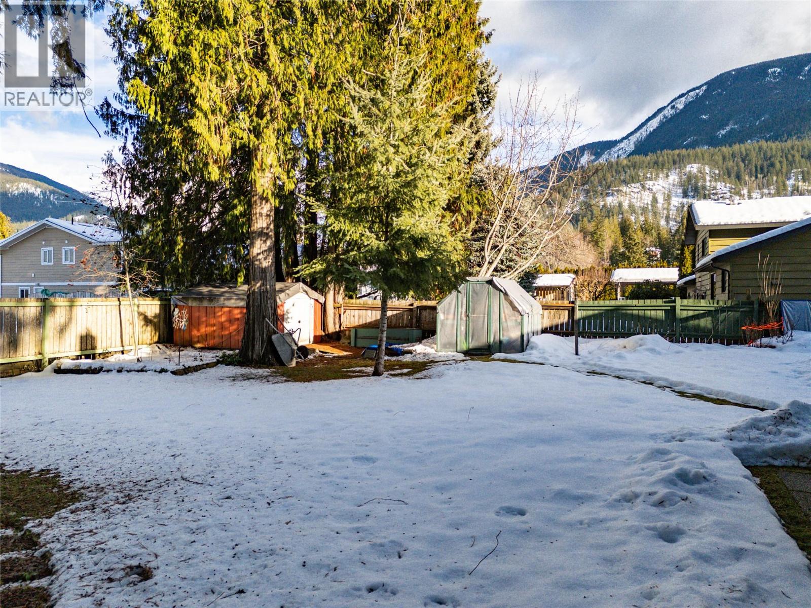 1674 Dogwood Drive, Revelstoke, British Columbia  V0E 2S1 - Photo 5 - 10372844