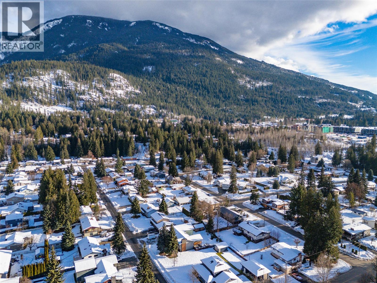 1674 Dogwood Drive, Revelstoke, British Columbia  V0E 2S1 - Photo 6 - 10372844