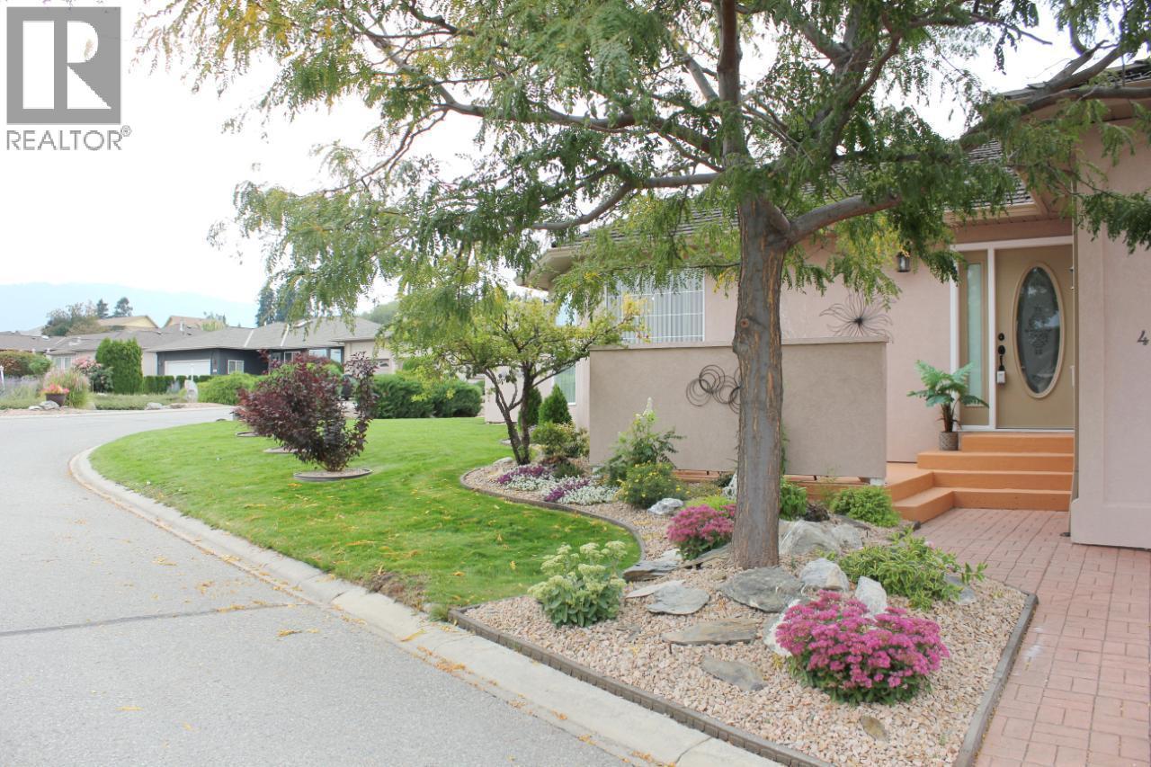 440 Ridge Place, Penticton, British Columbia  V2A 8N7 - Photo 3 - 10373096