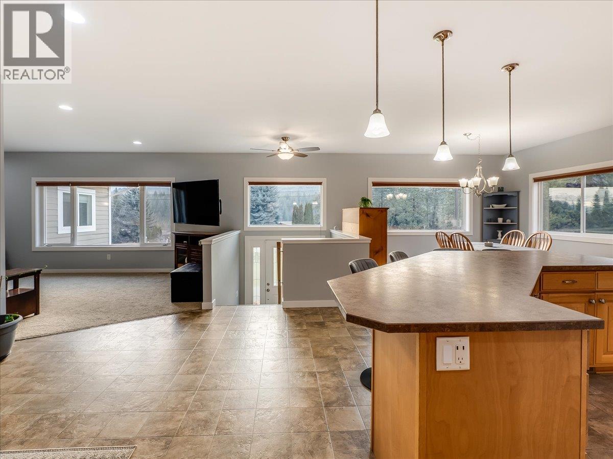 8480 Highway 22a, Trail, British Columbia  V1R 4W8 - Photo 10 - 10373003