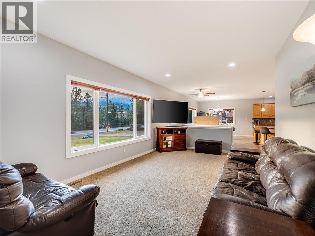 8480 Highway 22a, Trail, British Columbia  V1R 4W8 - Photo 19 - 10373003
