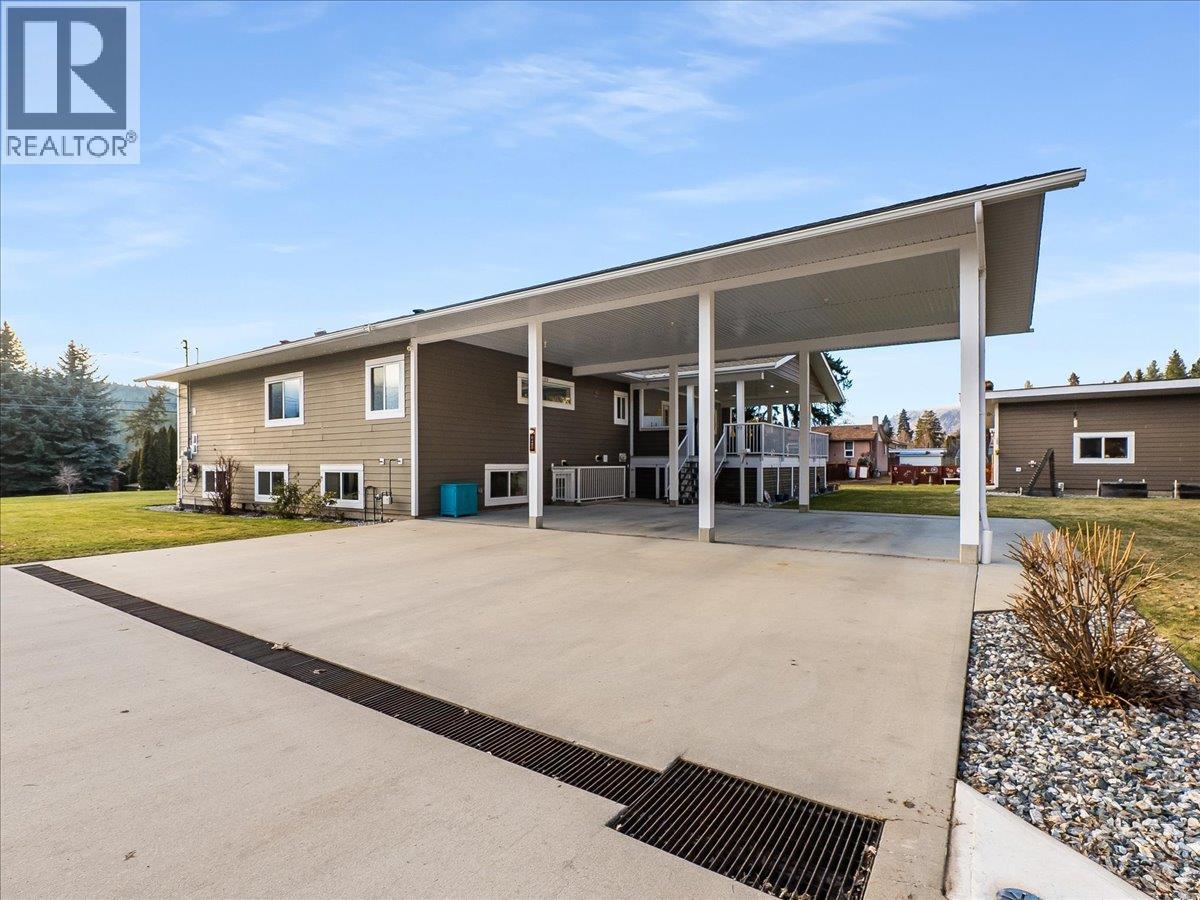 8480 Highway 22a, Trail, British Columbia  V1R 4W8 - Photo 4 - 10373003