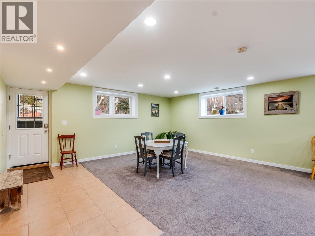 8480 Highway 22a, Trail, British Columbia  V1R 4W8 - Photo 46 - 10373003
