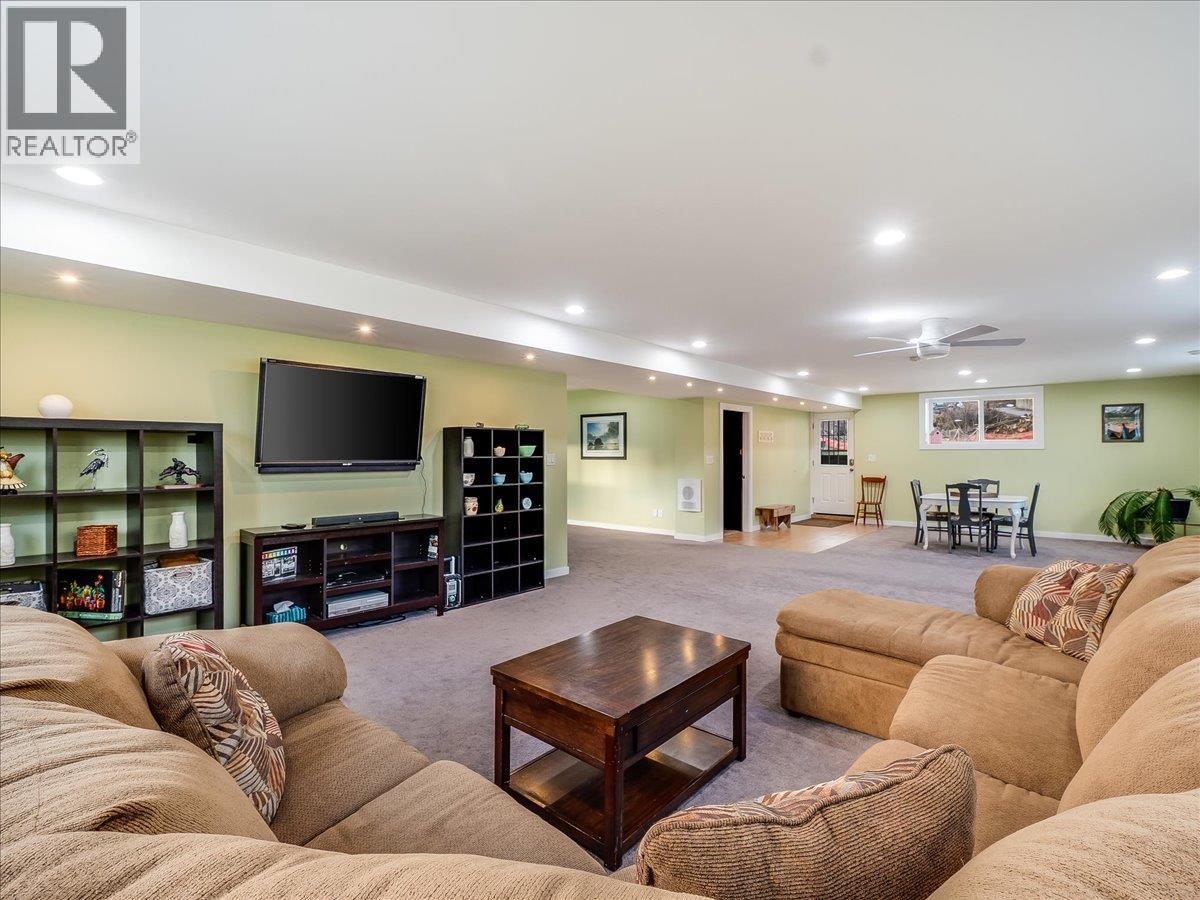 8480 Highway 22a, Trail, British Columbia  V1R 4W8 - Photo 47 - 10373003