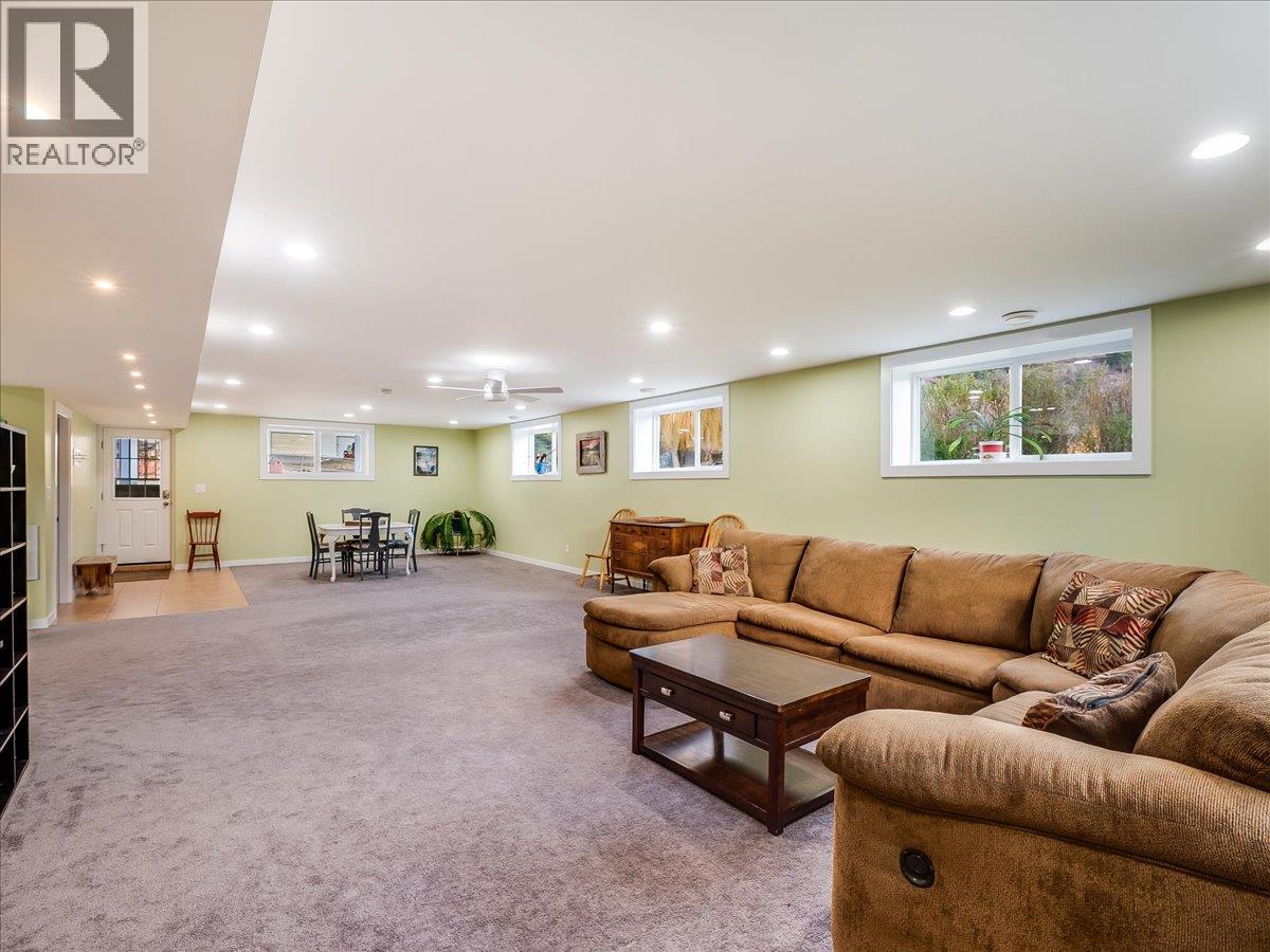 8480 Highway 22a, Trail, British Columbia  V1R 4W8 - Photo 48 - 10373003